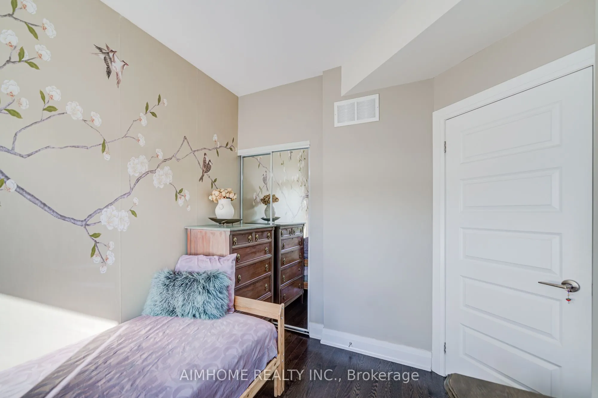 11 Eldora Avenue, #6