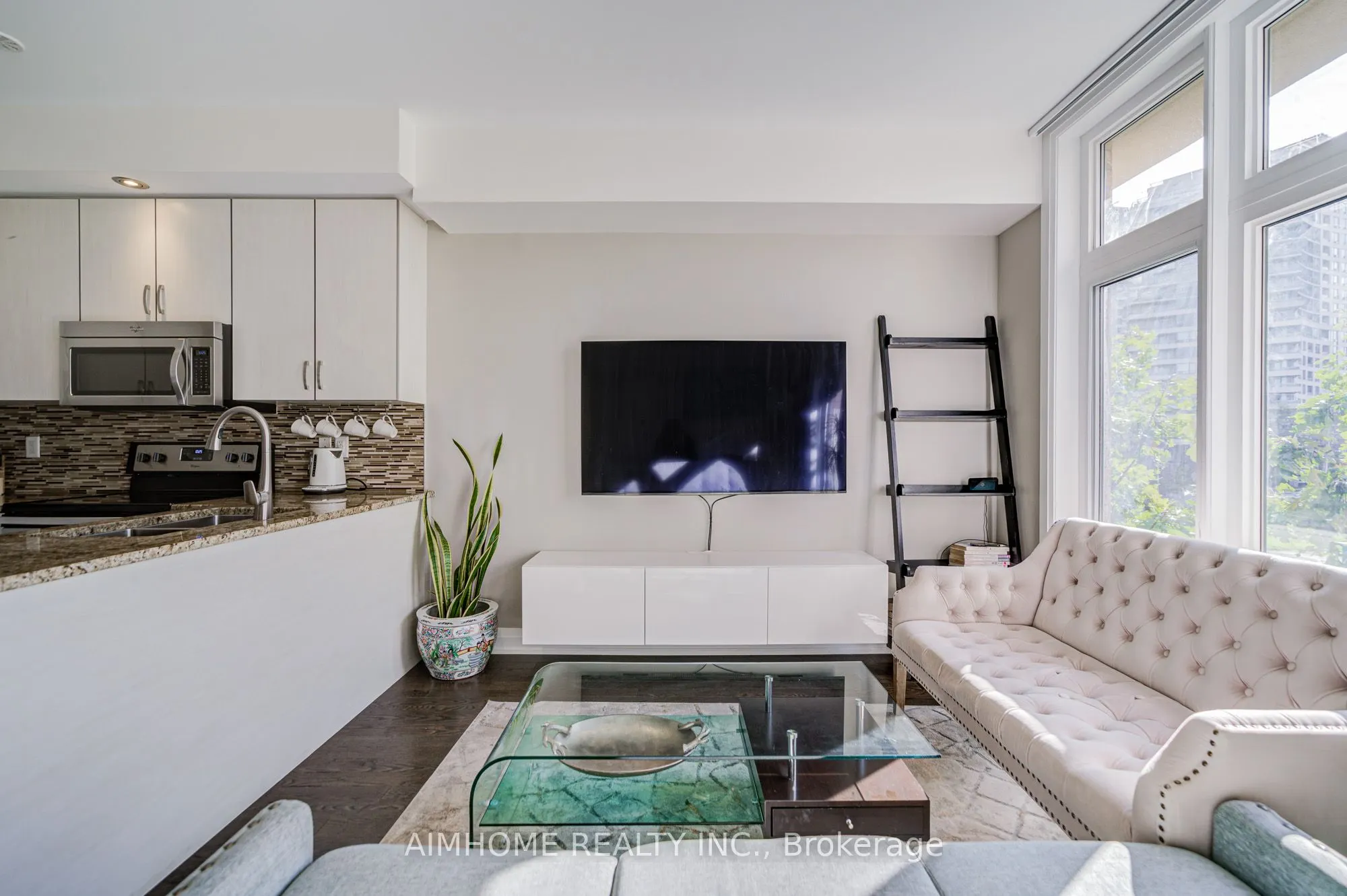 11 Eldora Avenue, #6