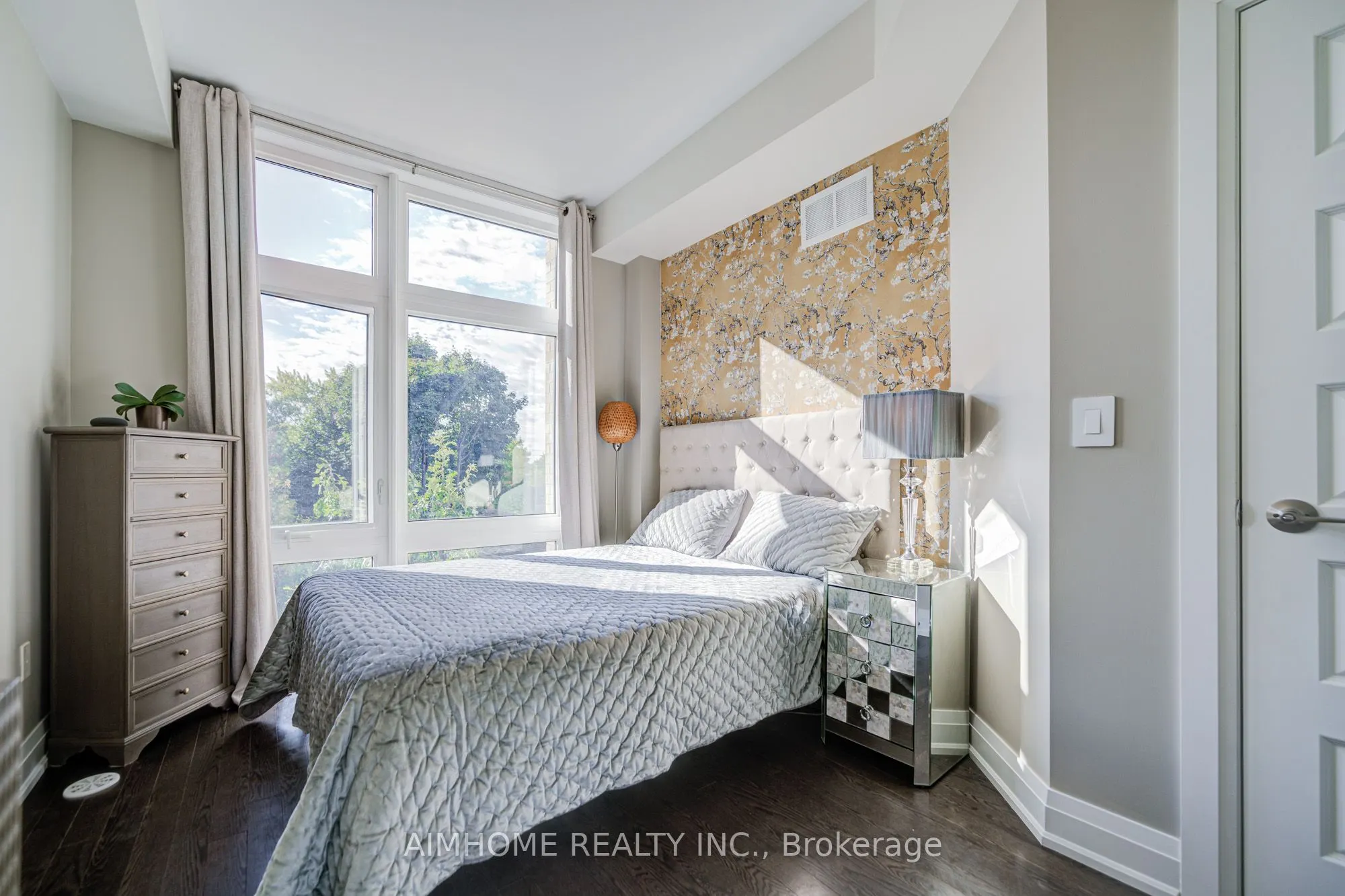 11 Eldora Avenue, #6