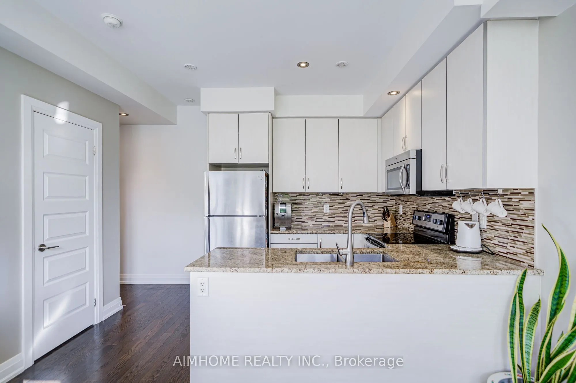 11 Eldora Avenue, #6