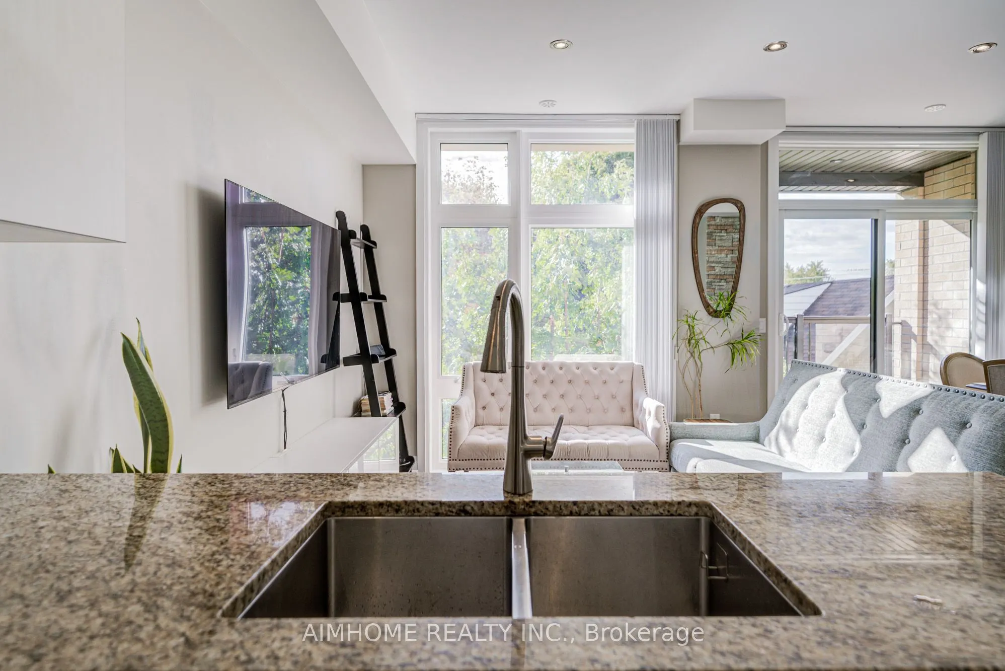 11 Eldora Avenue, #6