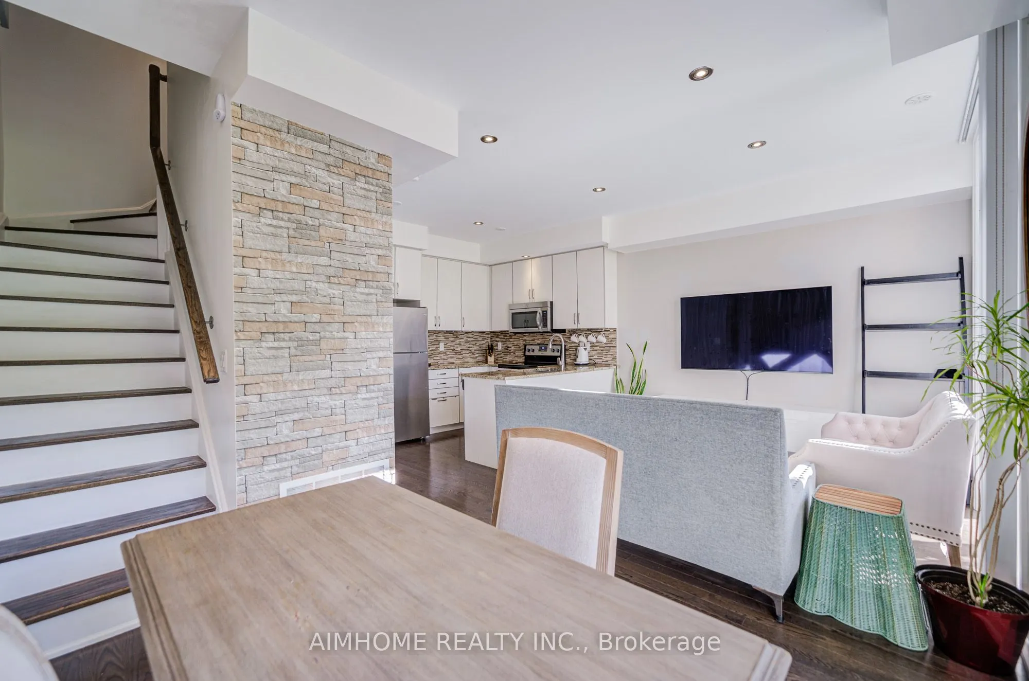 11 Eldora Avenue, #6