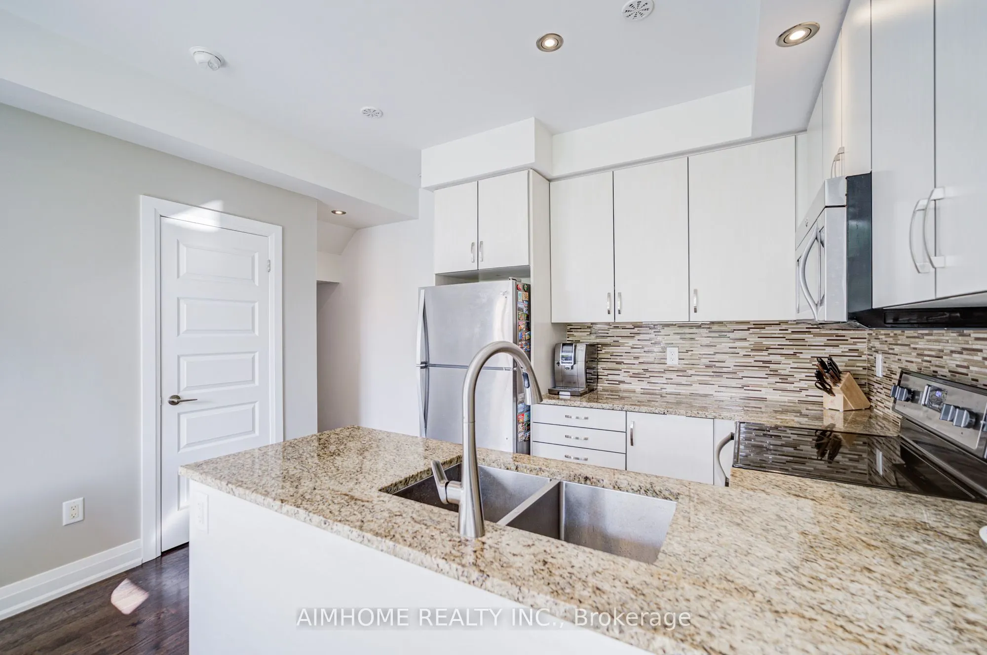 11 Eldora Avenue, #6