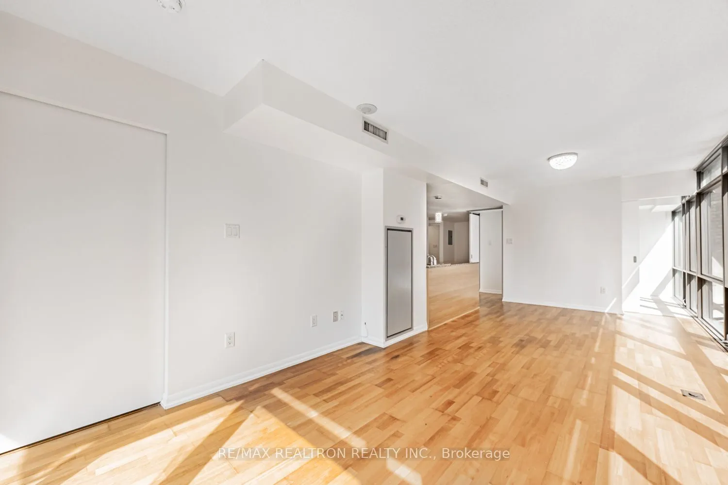 38 Grenville Street, #707