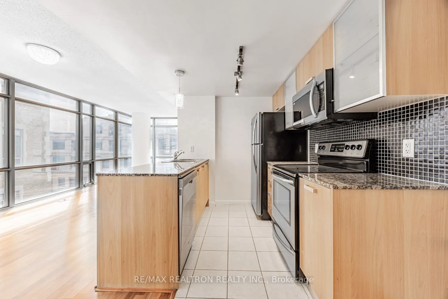 38 Grenville Street, #707