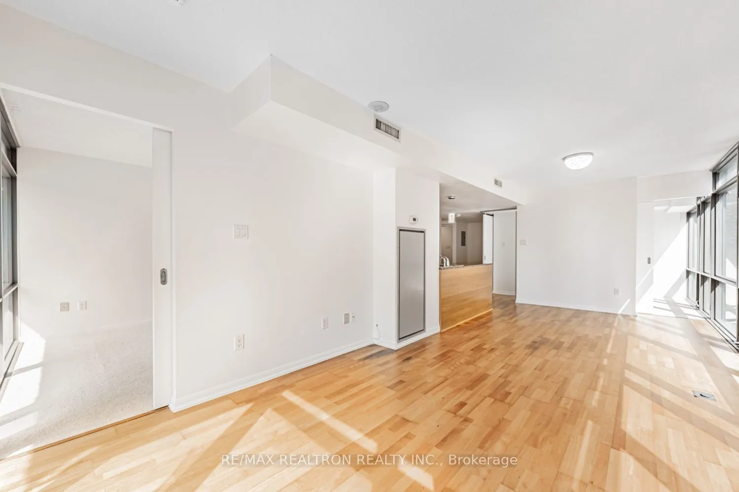 38 Grenville Street, #707