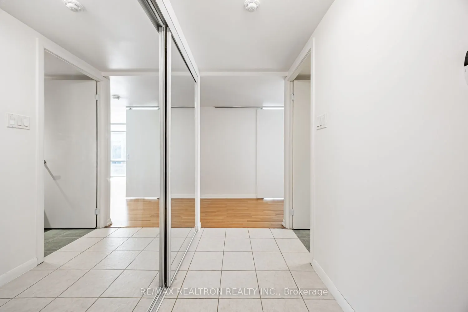38 Grenville Street, #707