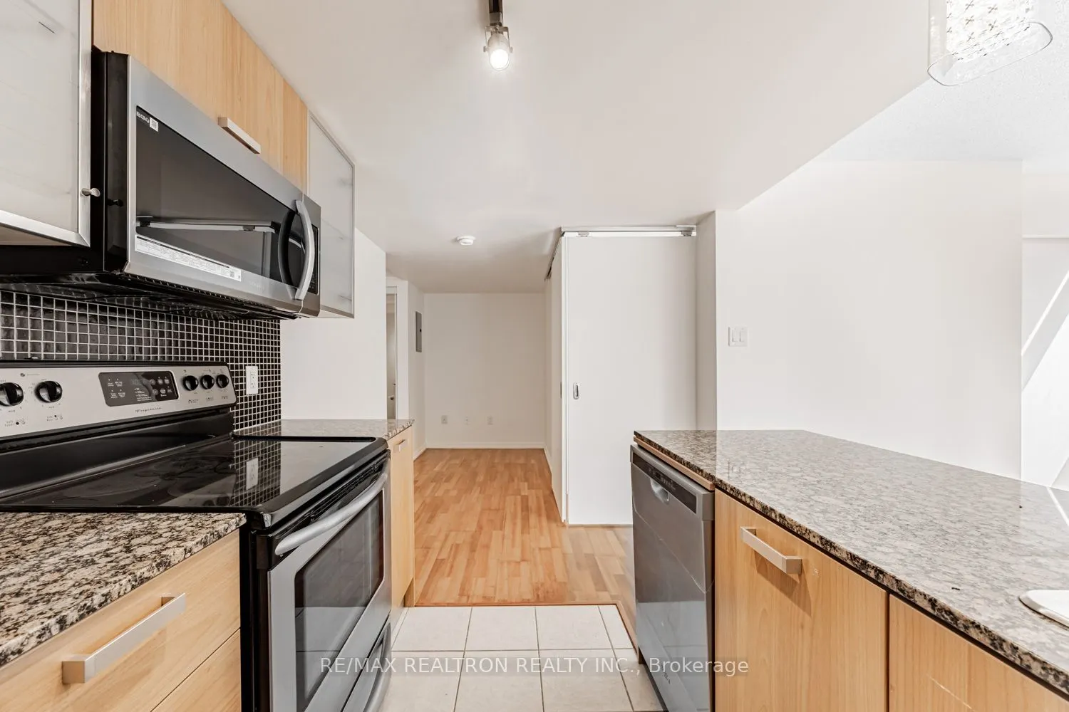 38 Grenville Street, #707