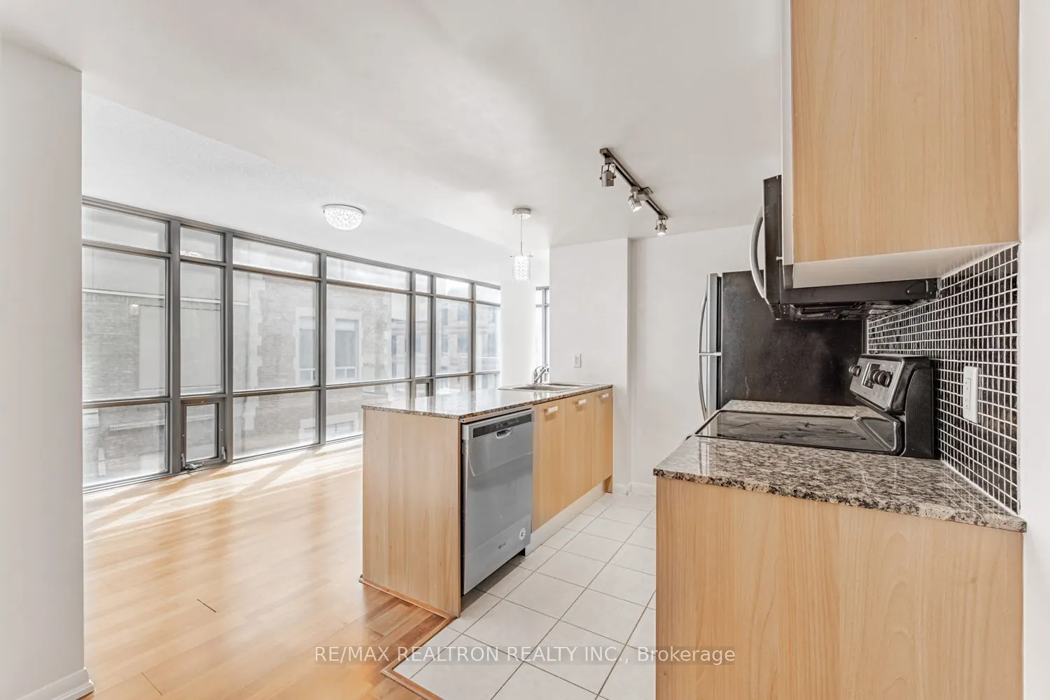 38 Grenville Street, #707