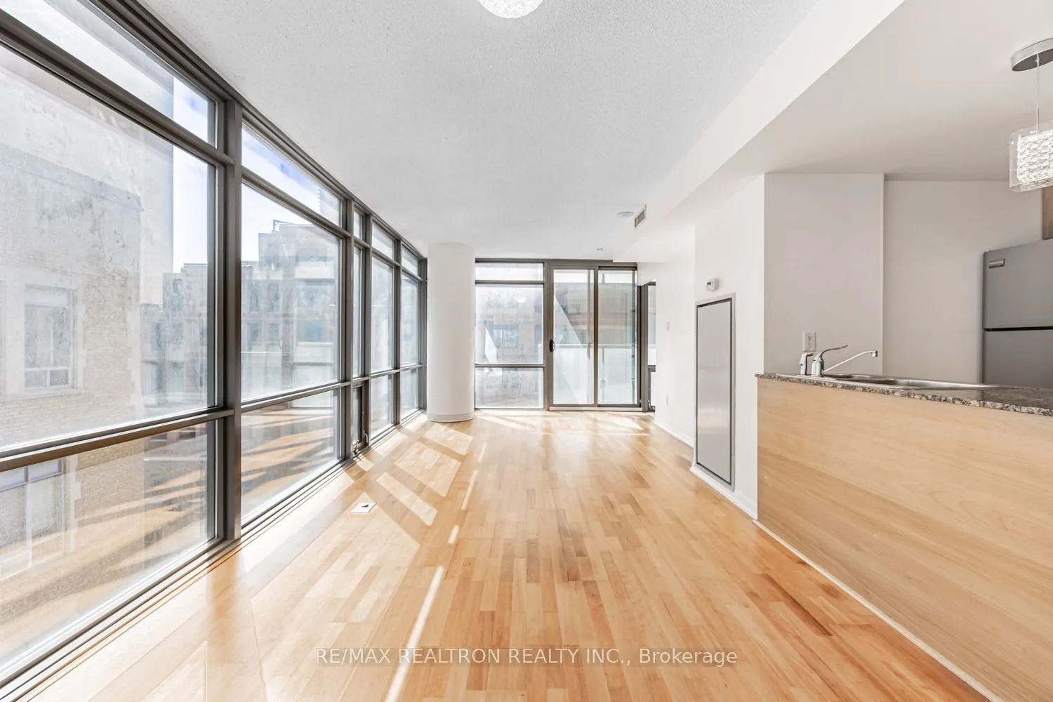 38 Grenville Street, #707