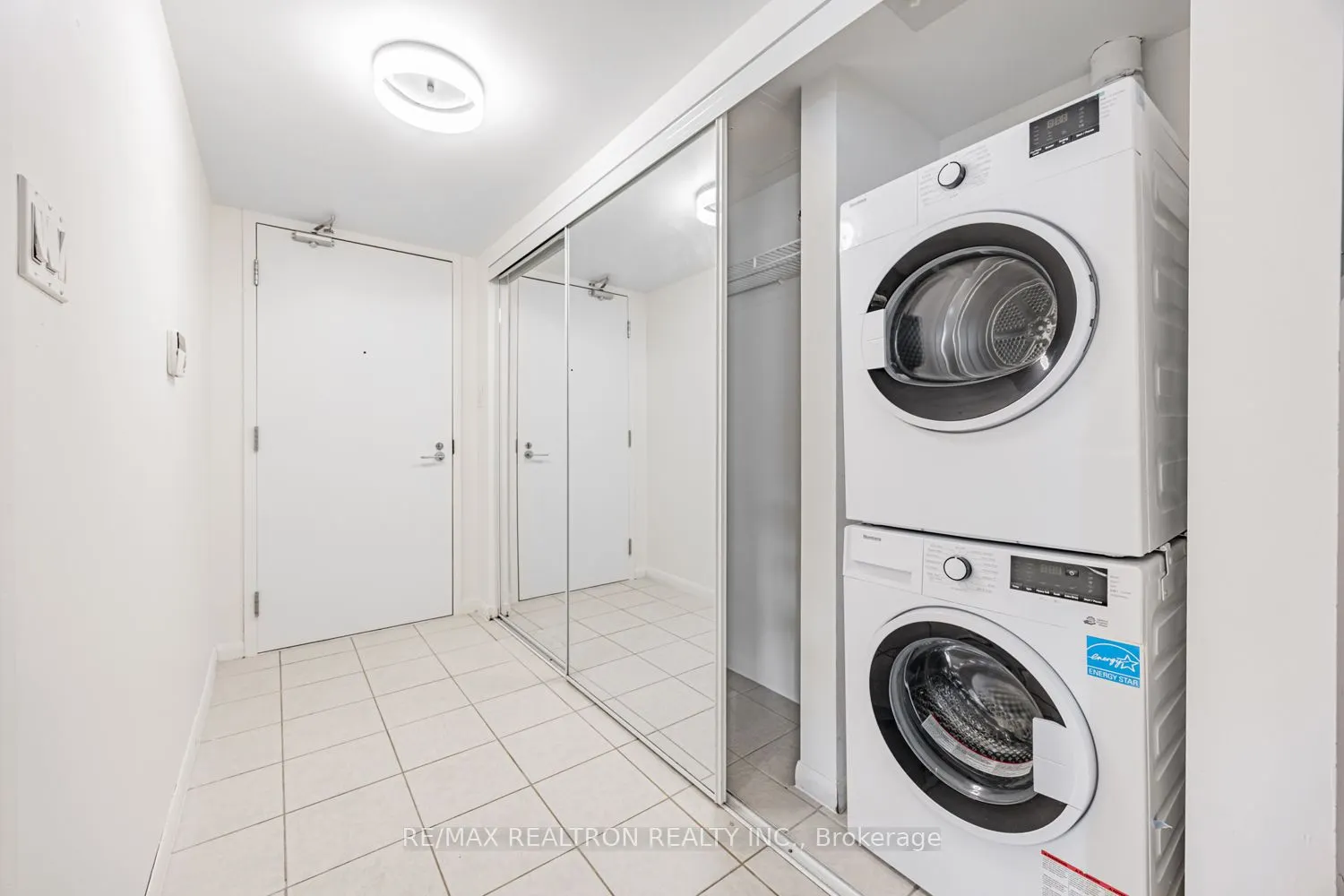38 Grenville Street, #707