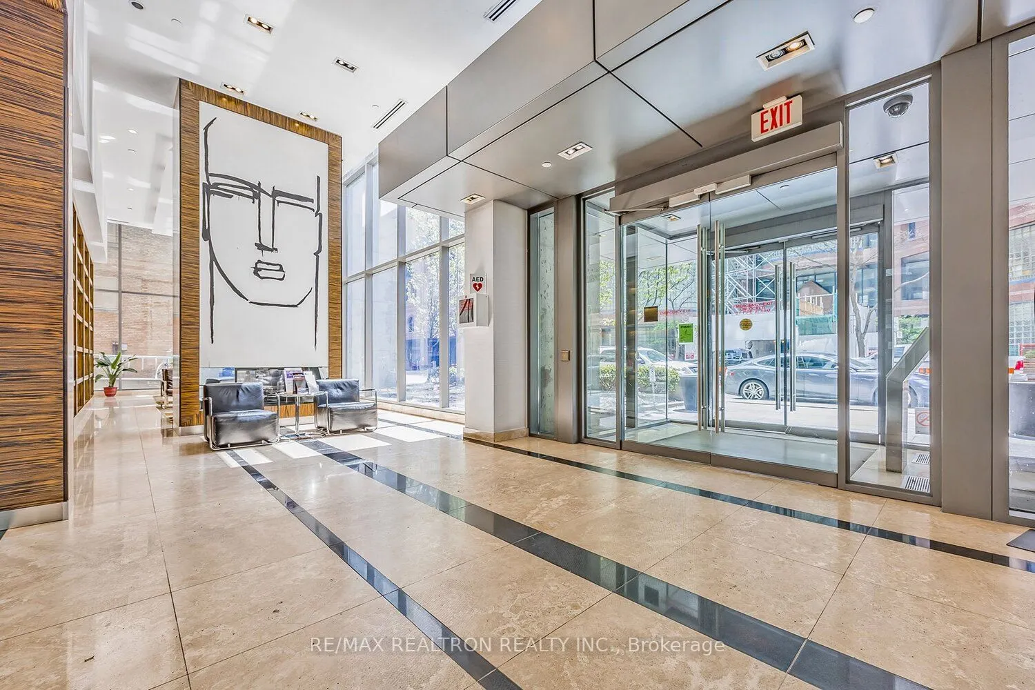 38 Grenville Street, #707