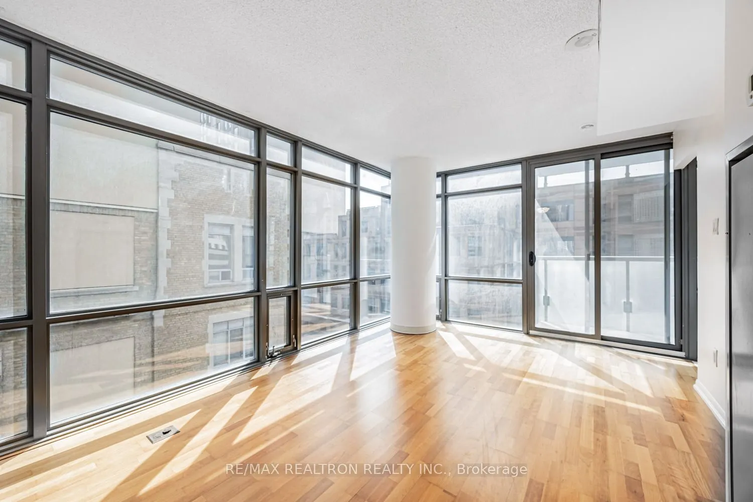 38 Grenville Street, #707
