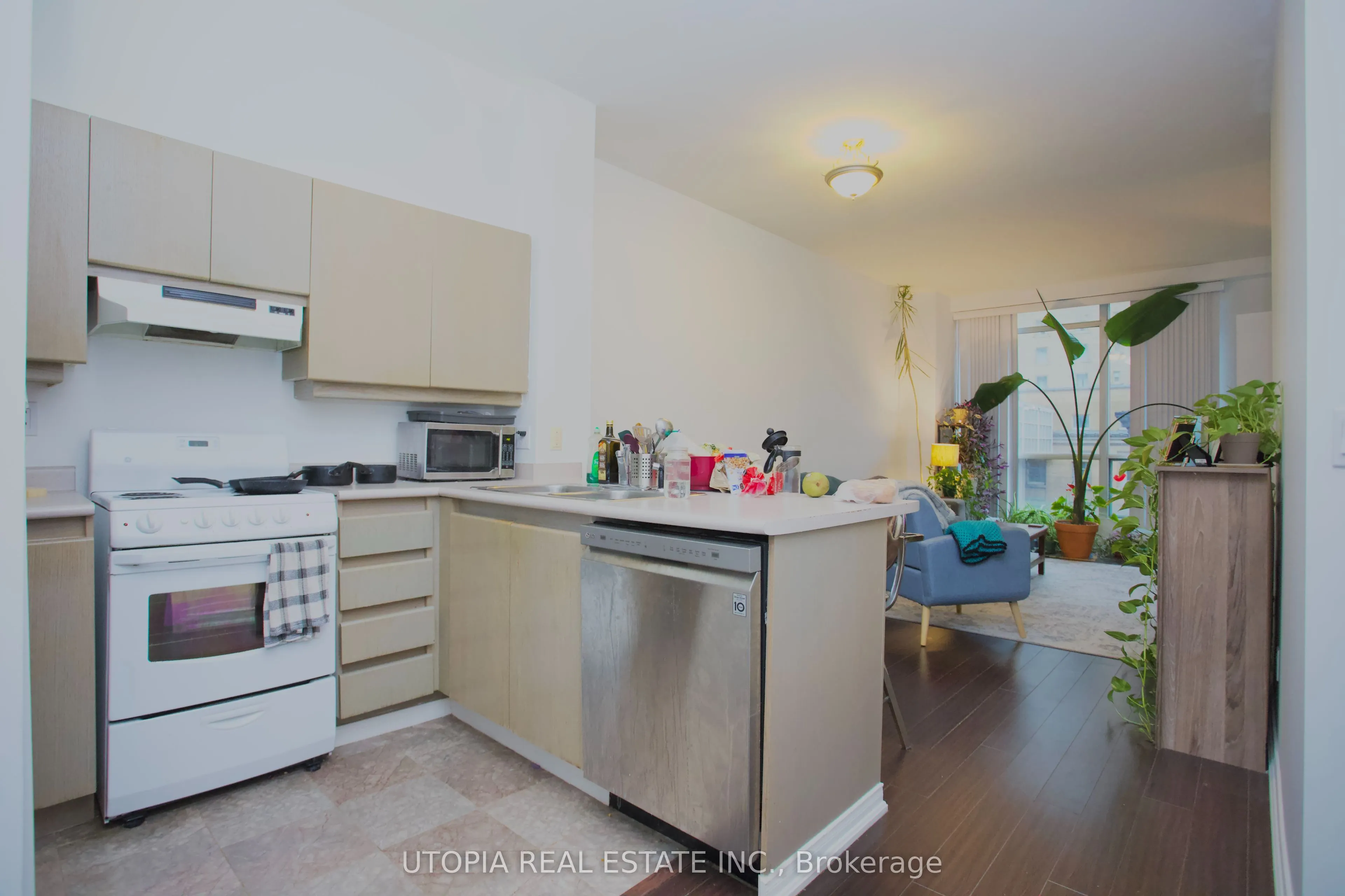 7 King Street E, #1017