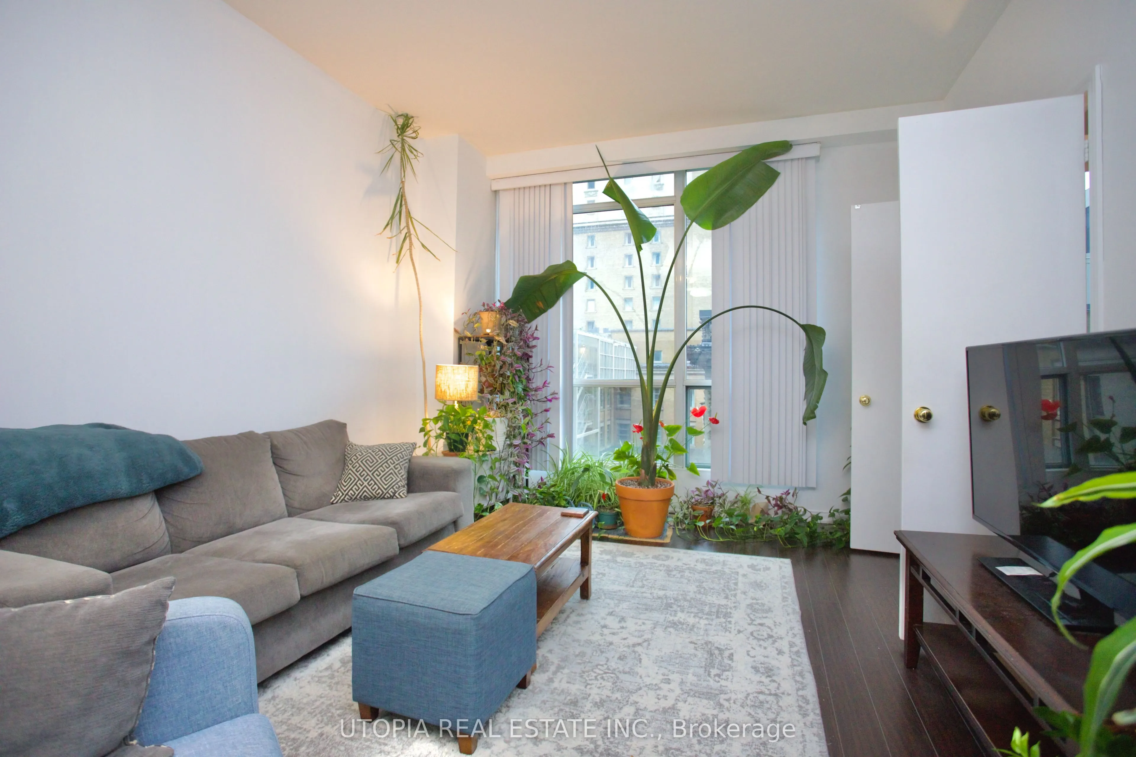 7 King Street E, #1017