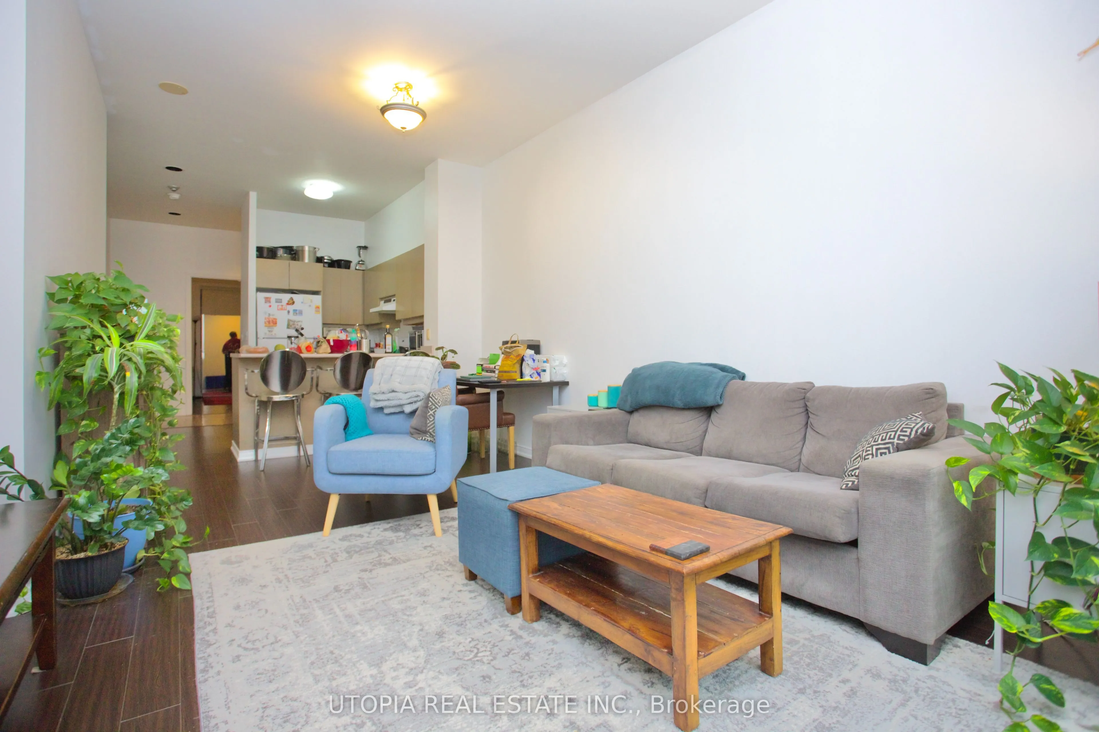 7 King Street E, #1017