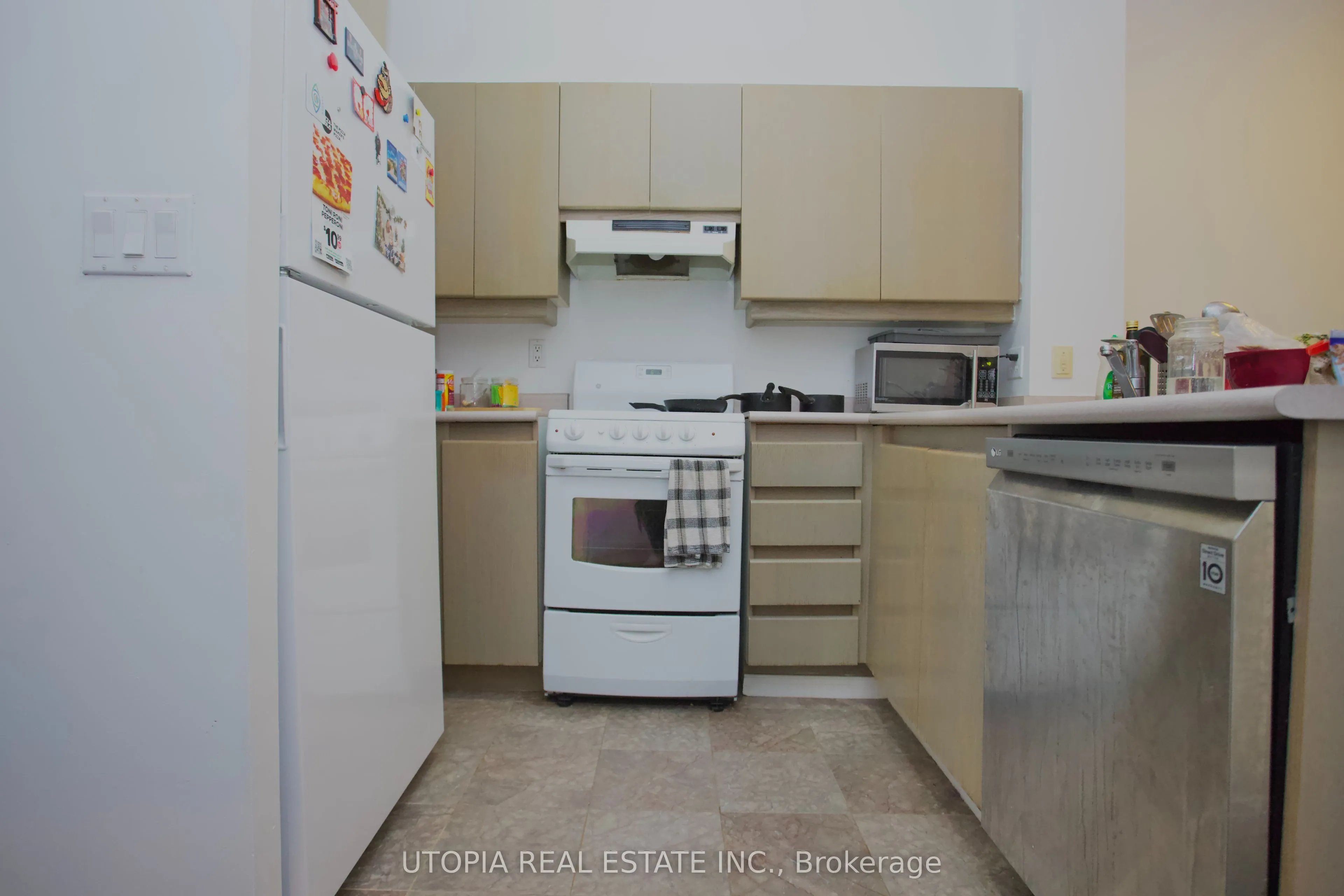 7 King Street E, #1017