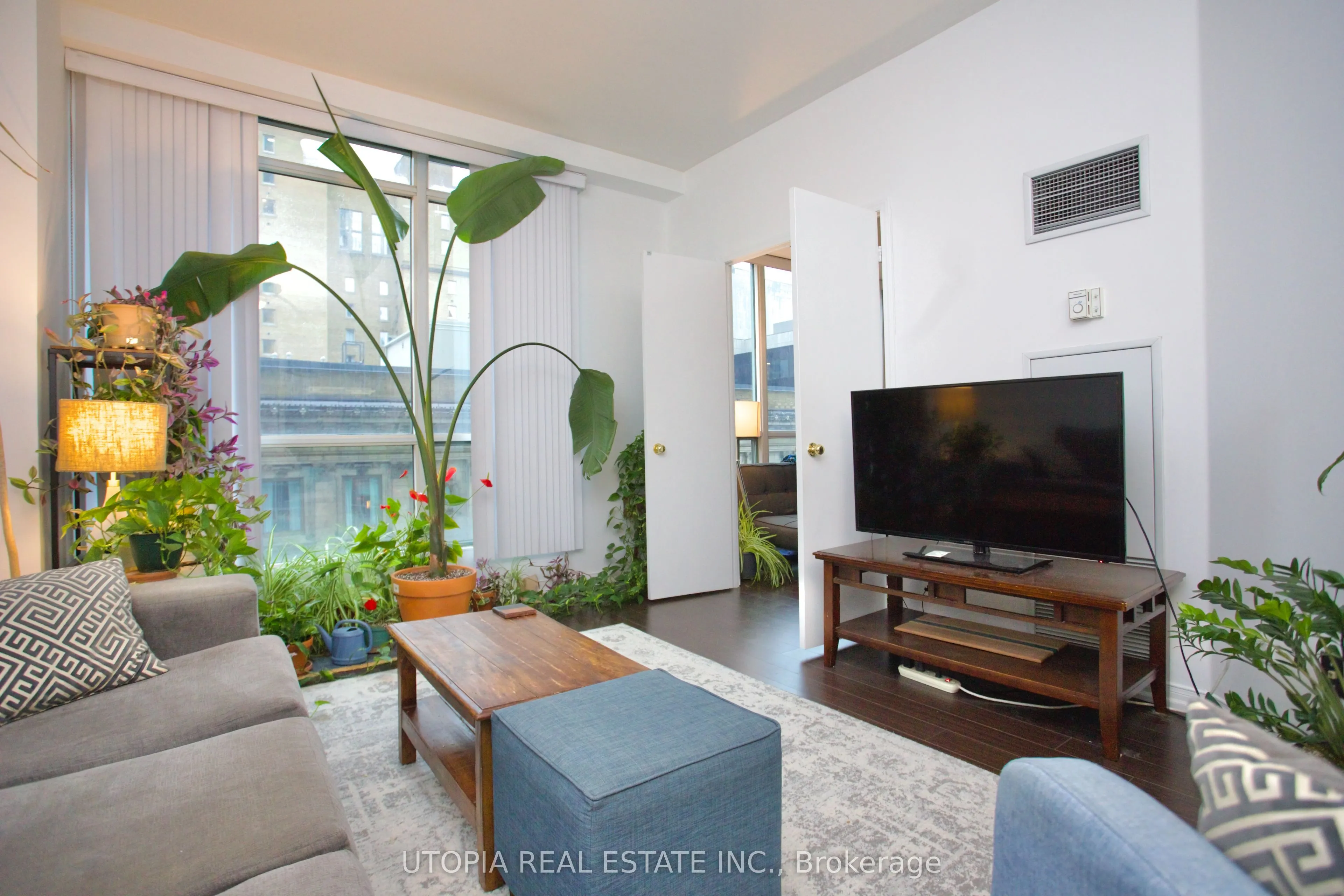 7 King Street E, #1017