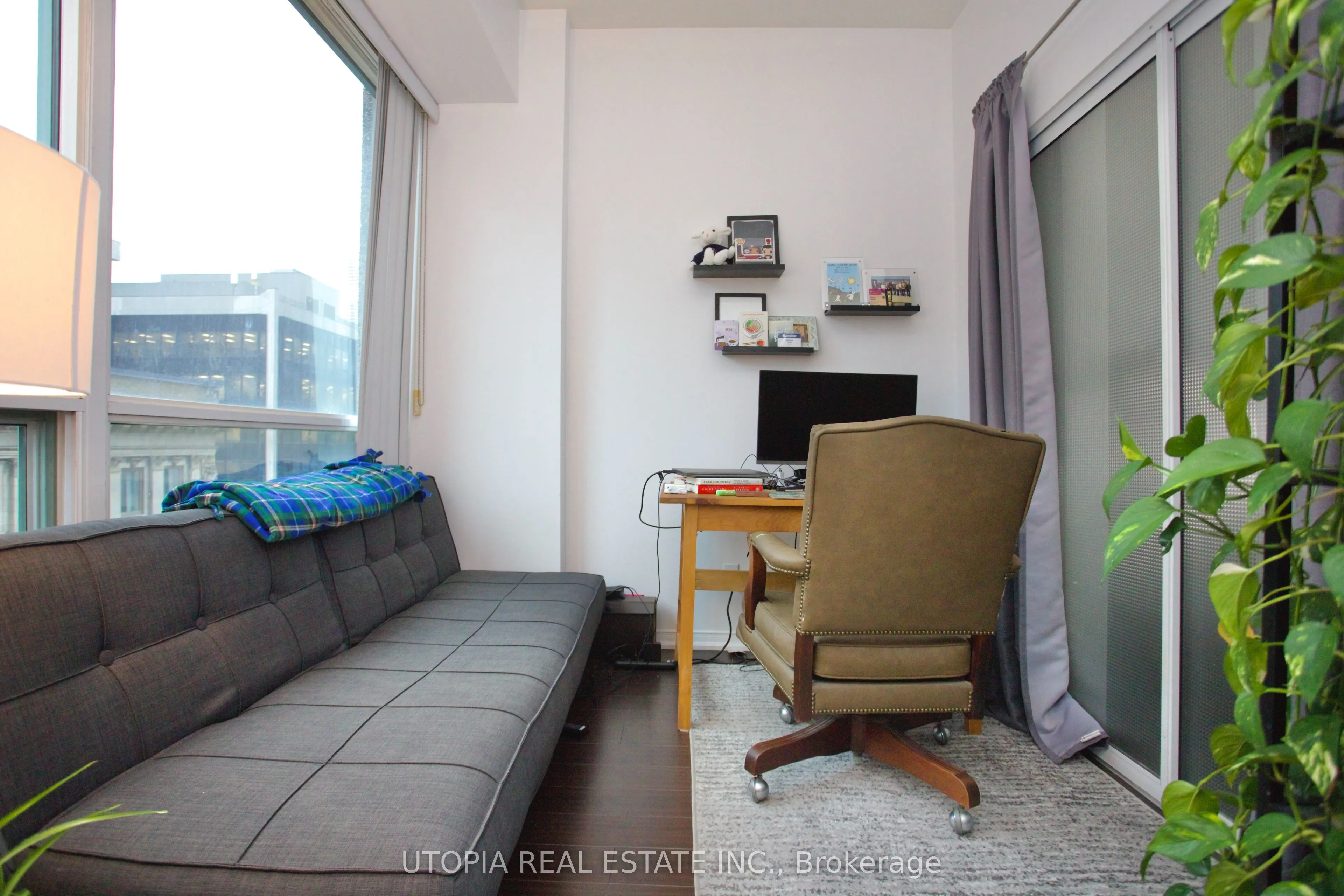 7 King Street E, #1017