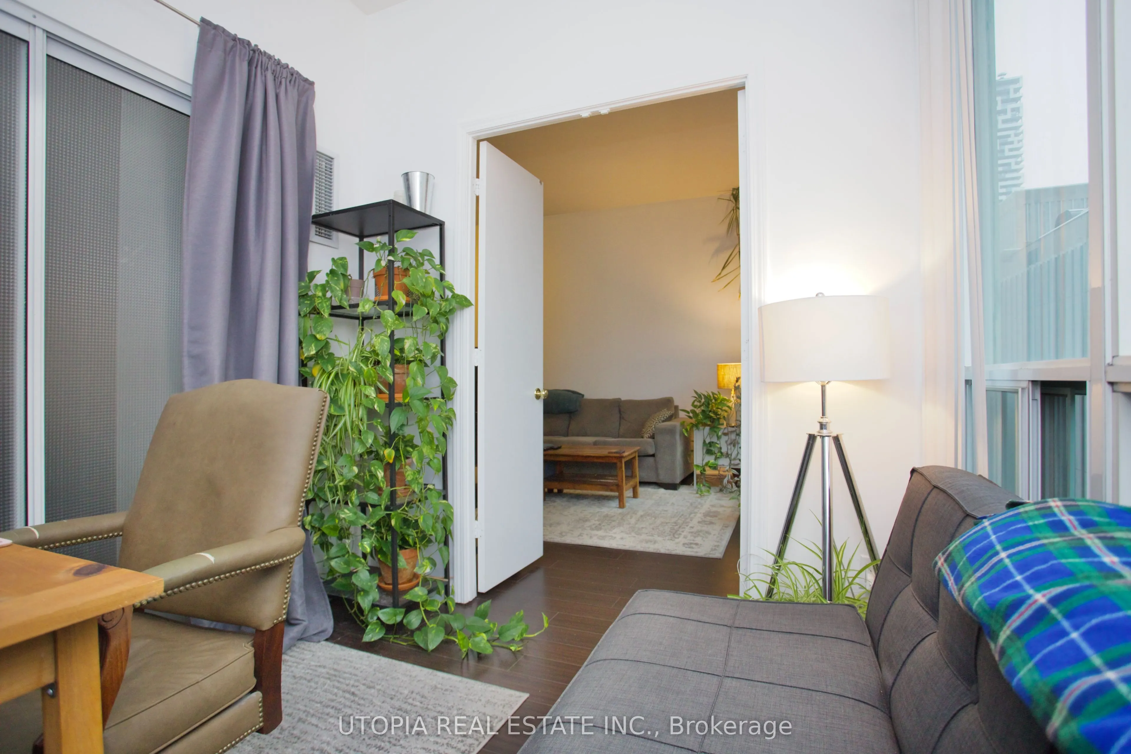 7 King Street E, #1017