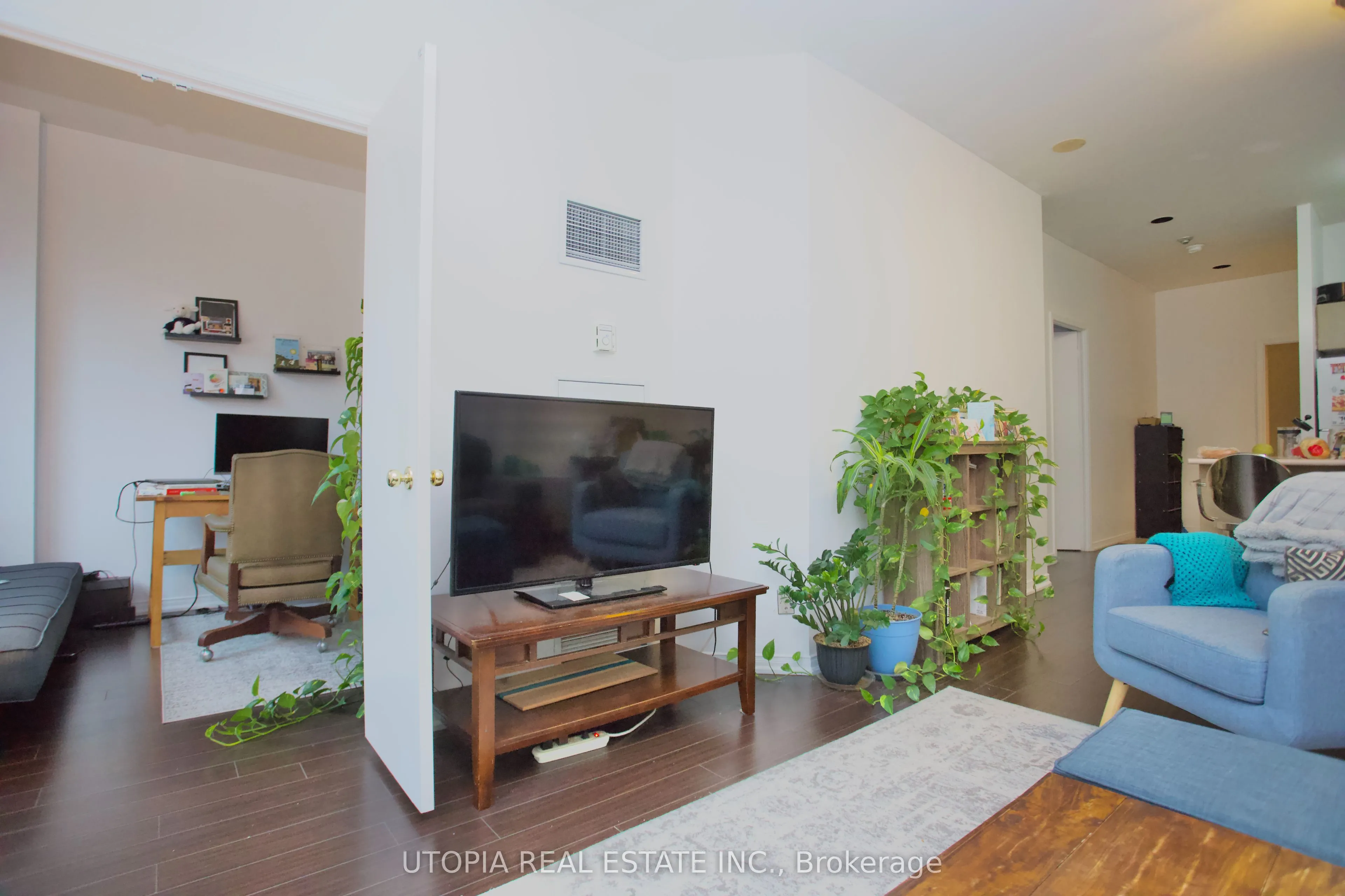 7 King Street E, #1017