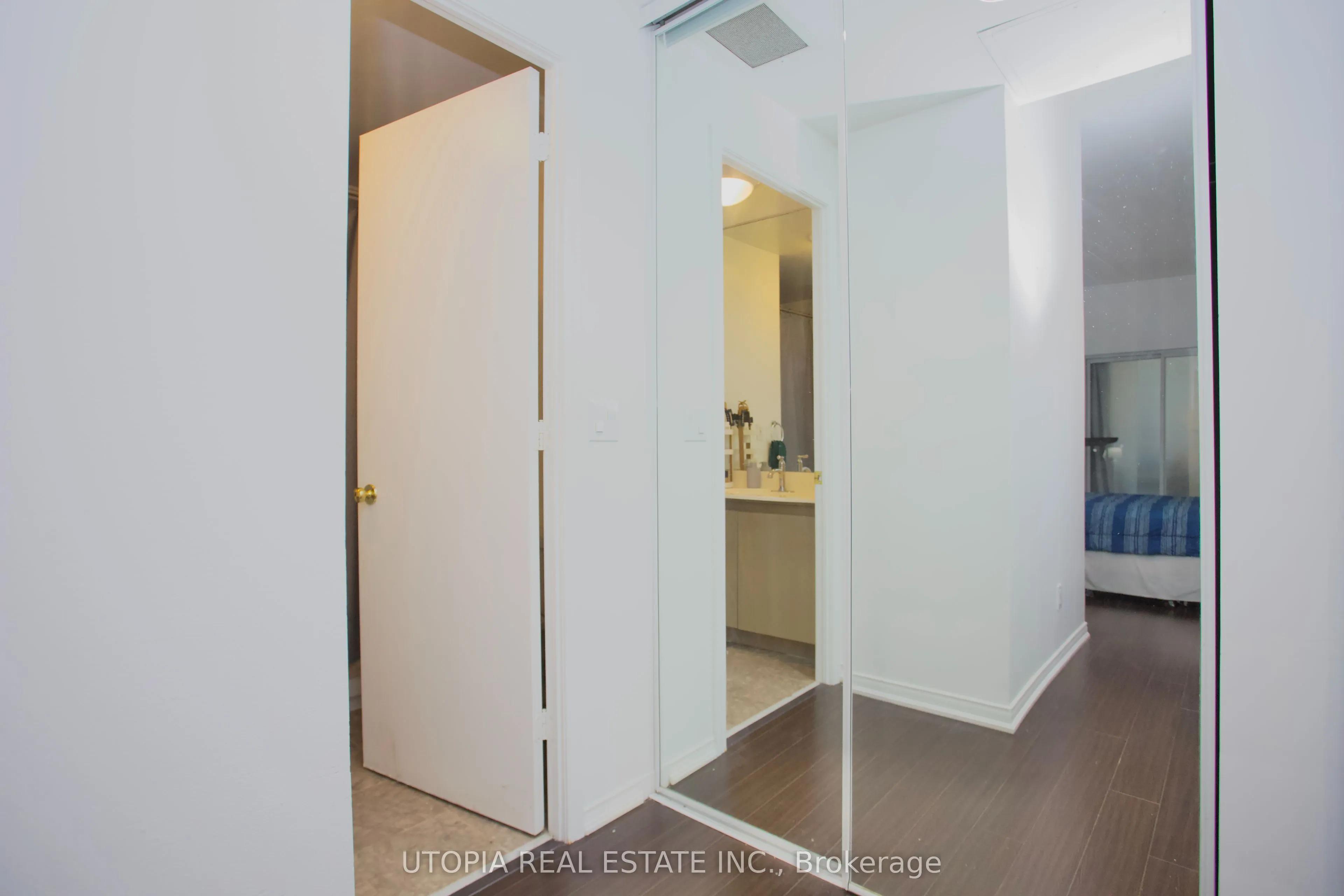 7 King Street E, #1017
