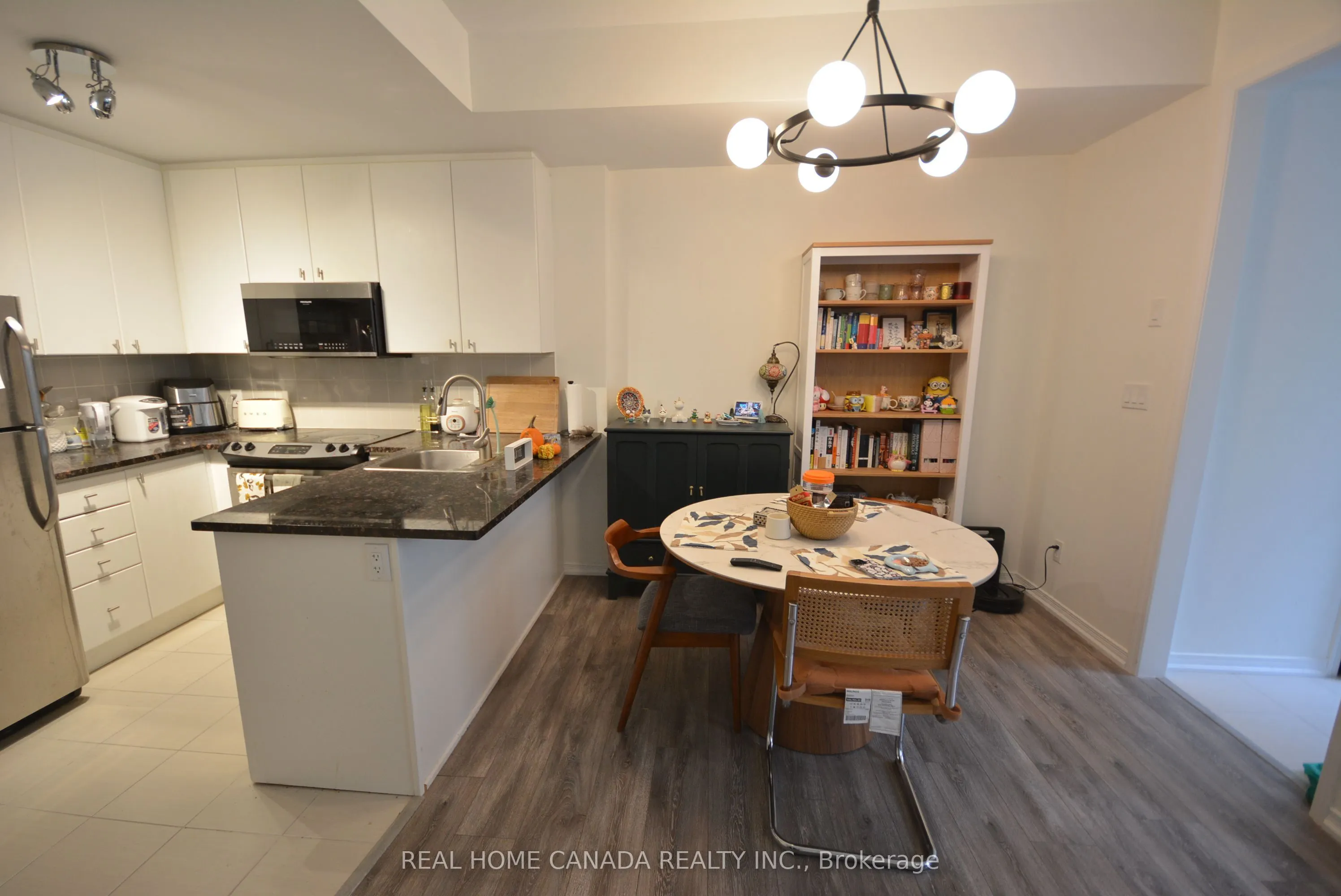 25 Coneflower Crescent, #Th 14