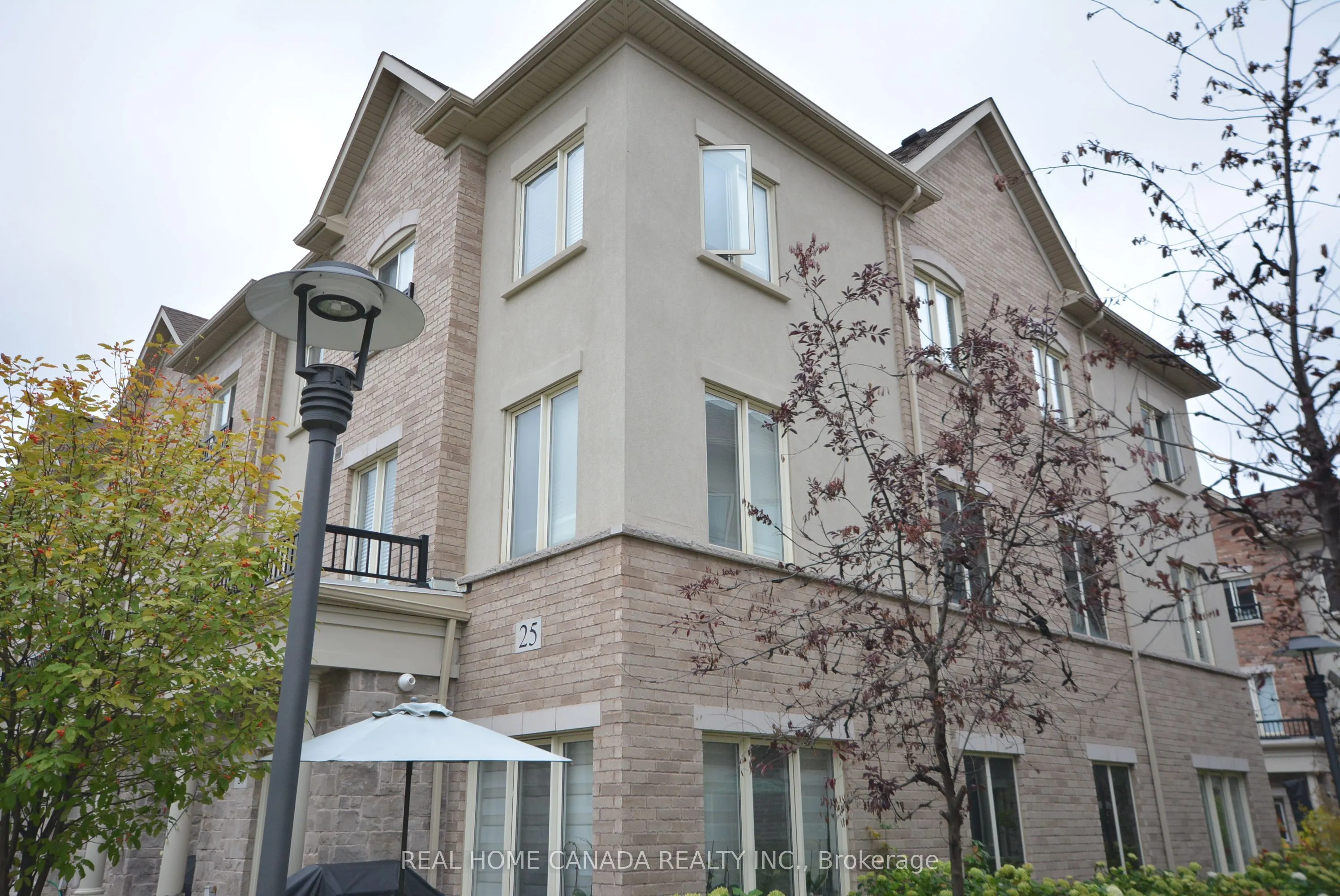 25 Coneflower Crescent, #Th 14