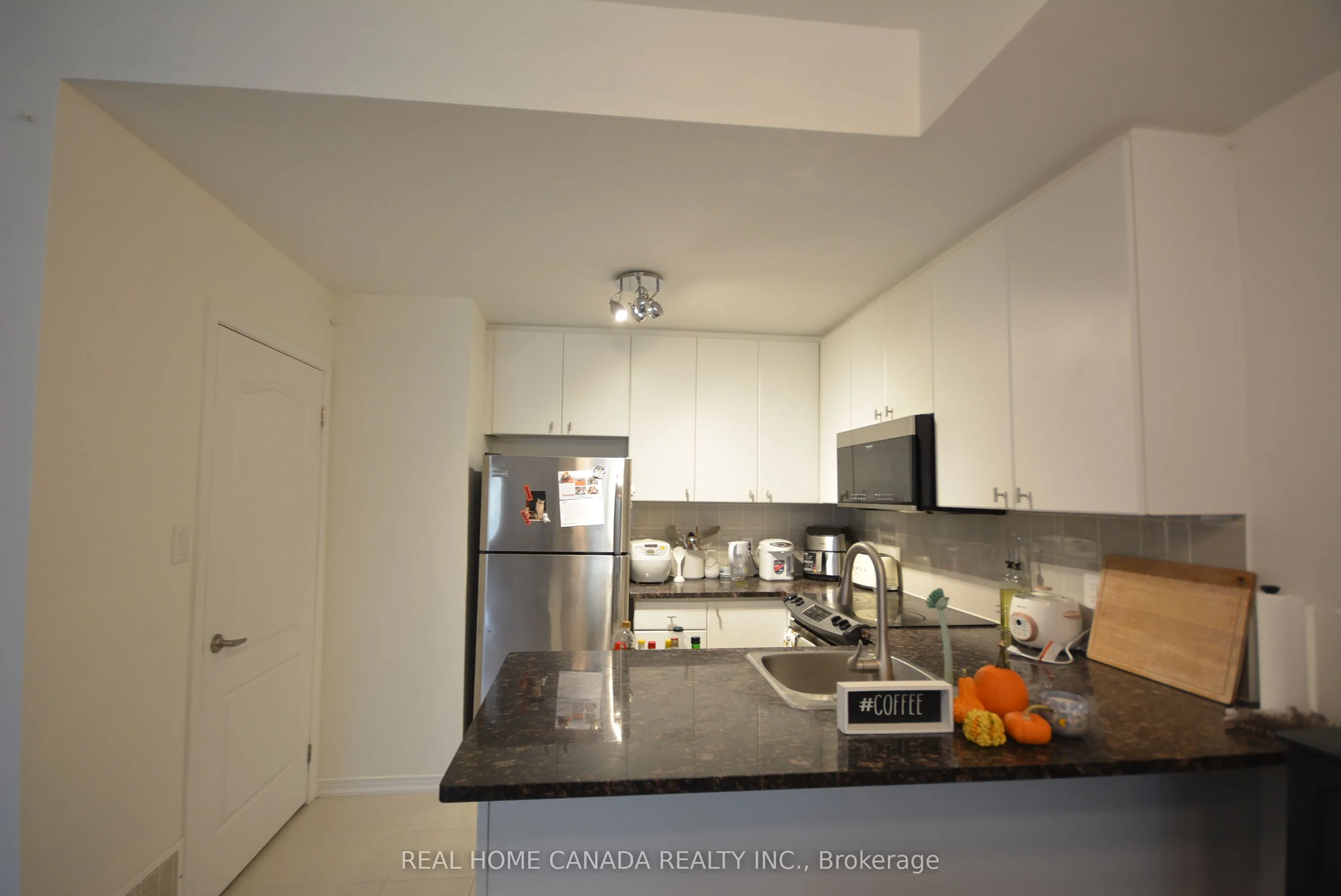 25 Coneflower Crescent, #Th 14