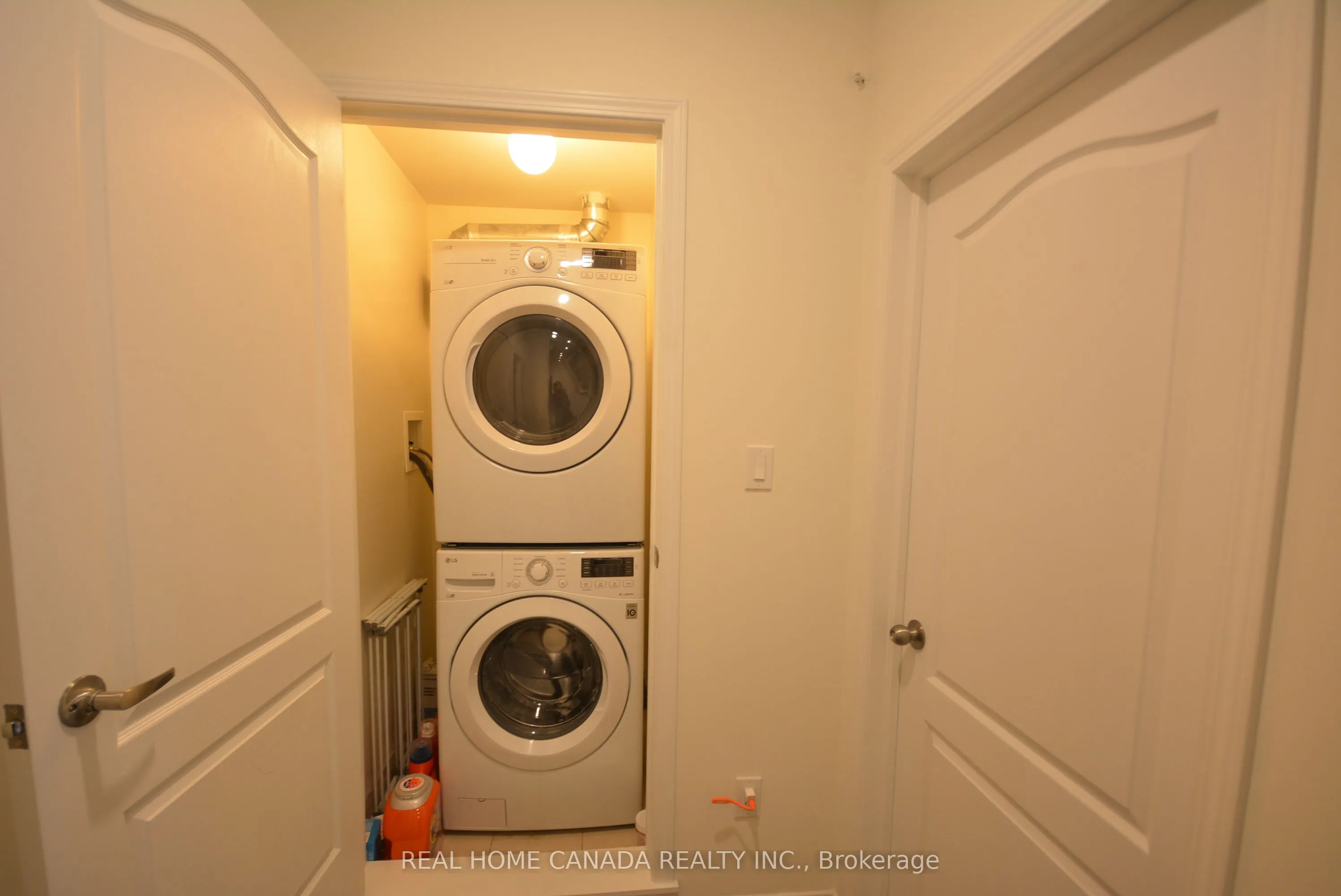 25 Coneflower Crescent, #Th 14