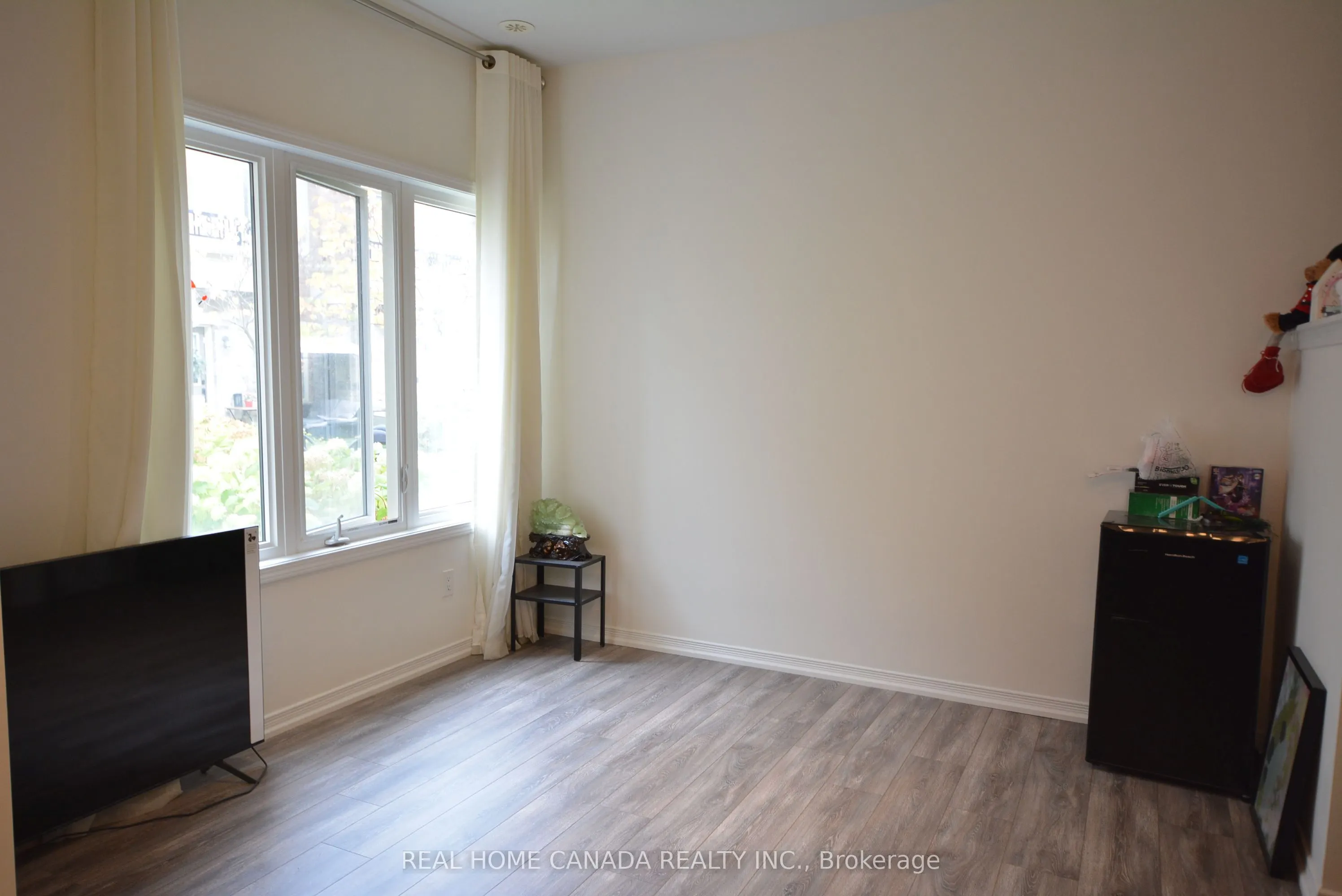 25 Coneflower Crescent, #Th 14