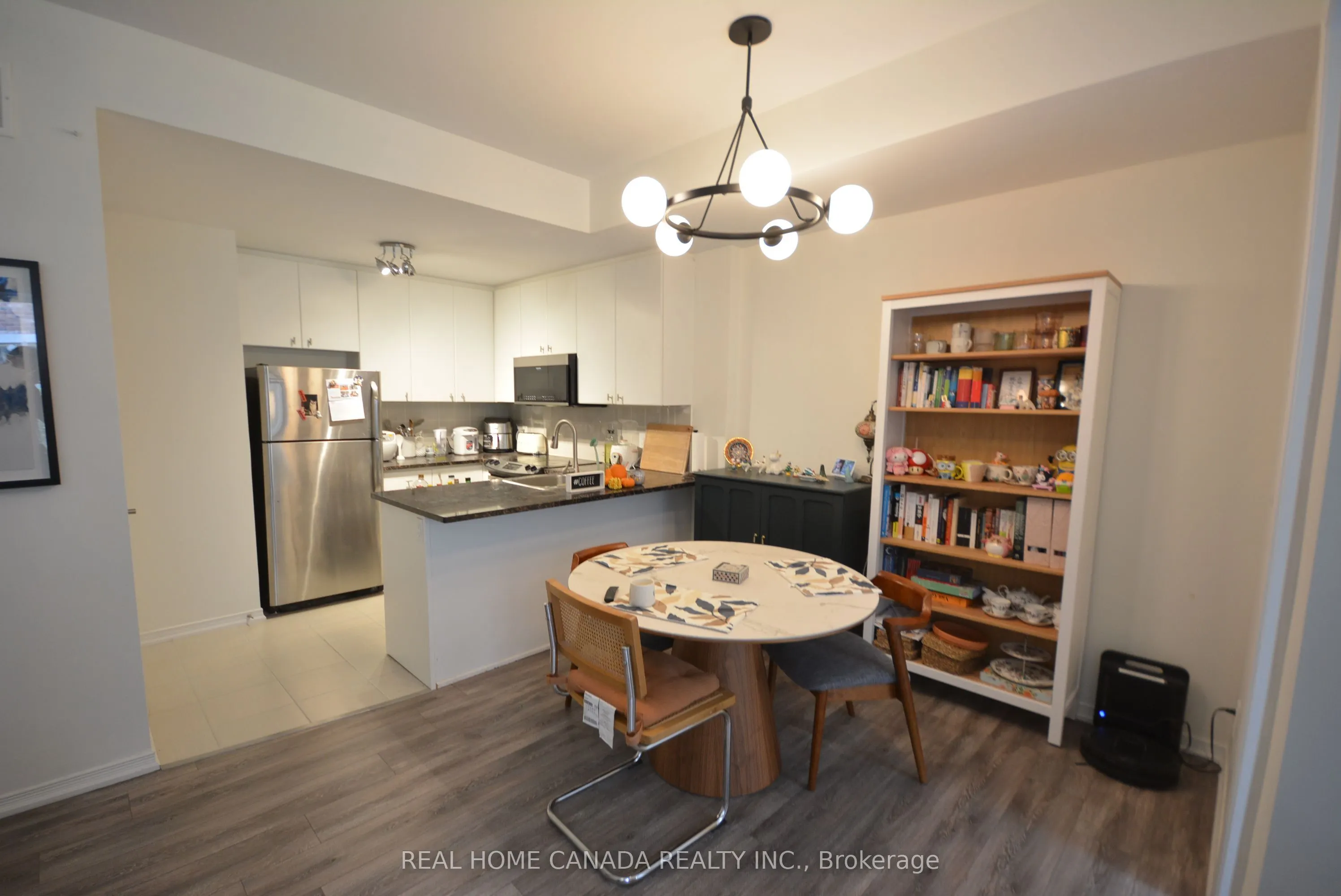 25 Coneflower Crescent, #Th 14