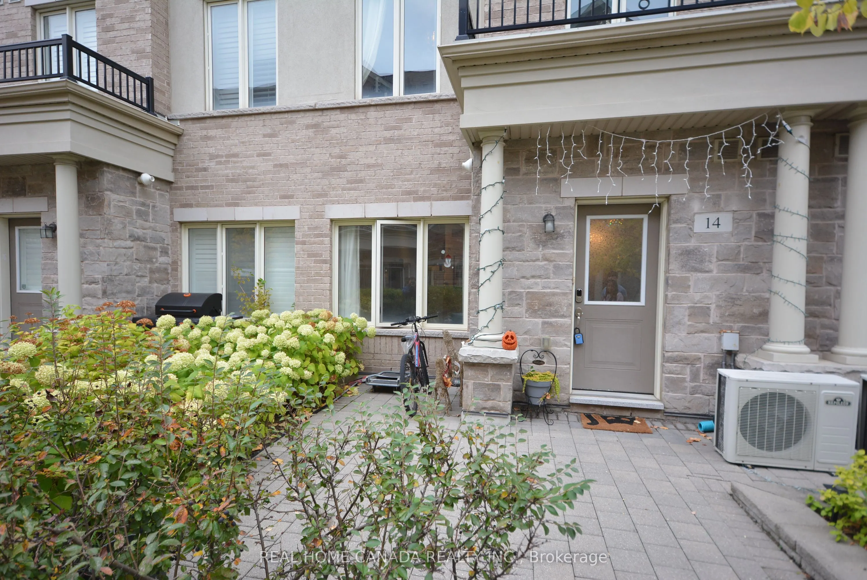 25 Coneflower Crescent, #Th 14