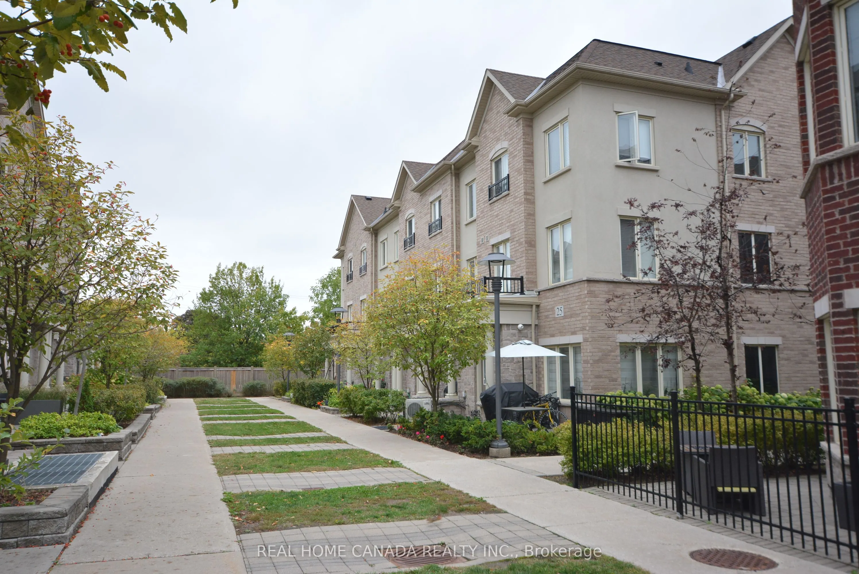 25 Coneflower Crescent, #Th 14