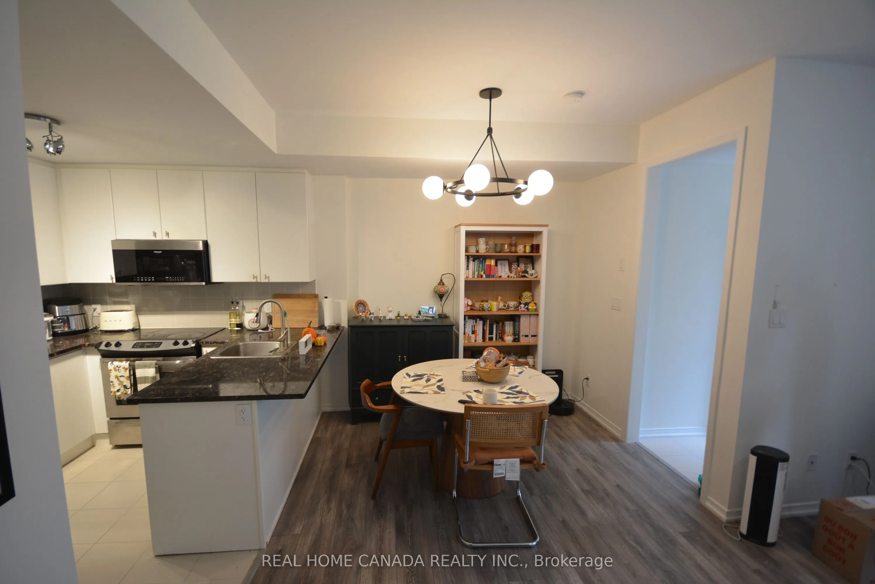 25 Coneflower Crescent, #Th 14