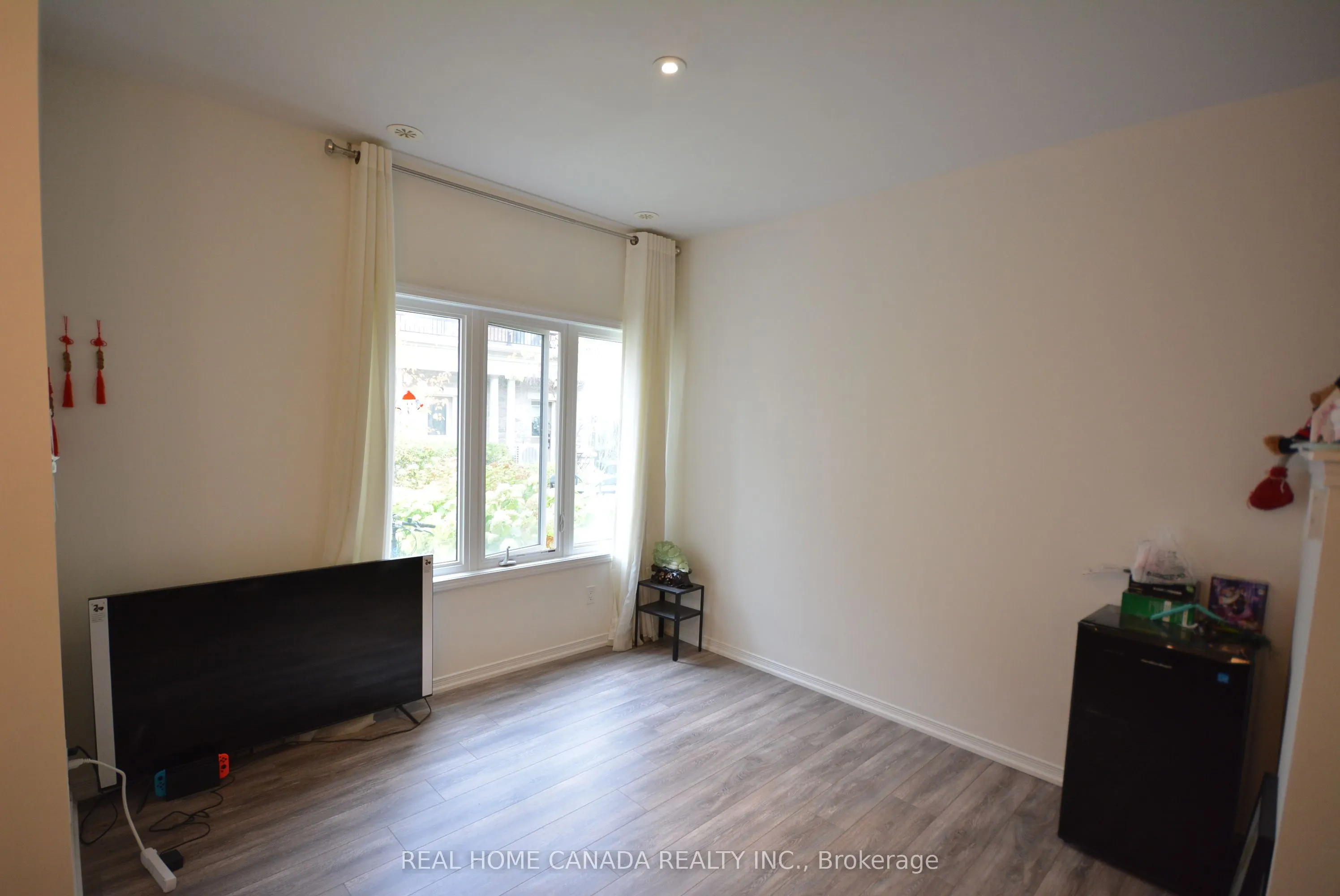 25 Coneflower Crescent, #Th 14