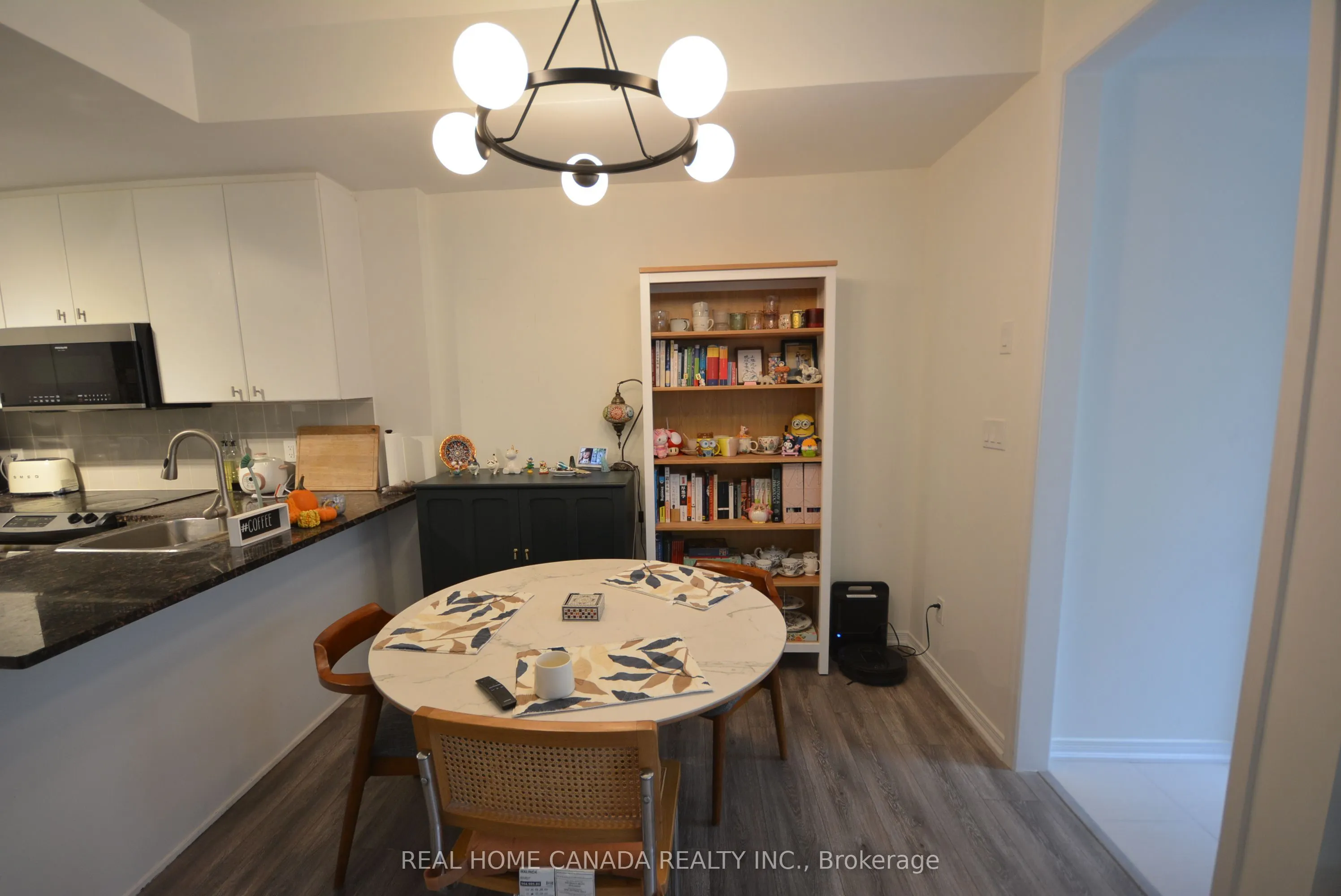 25 Coneflower Crescent, #Th 14