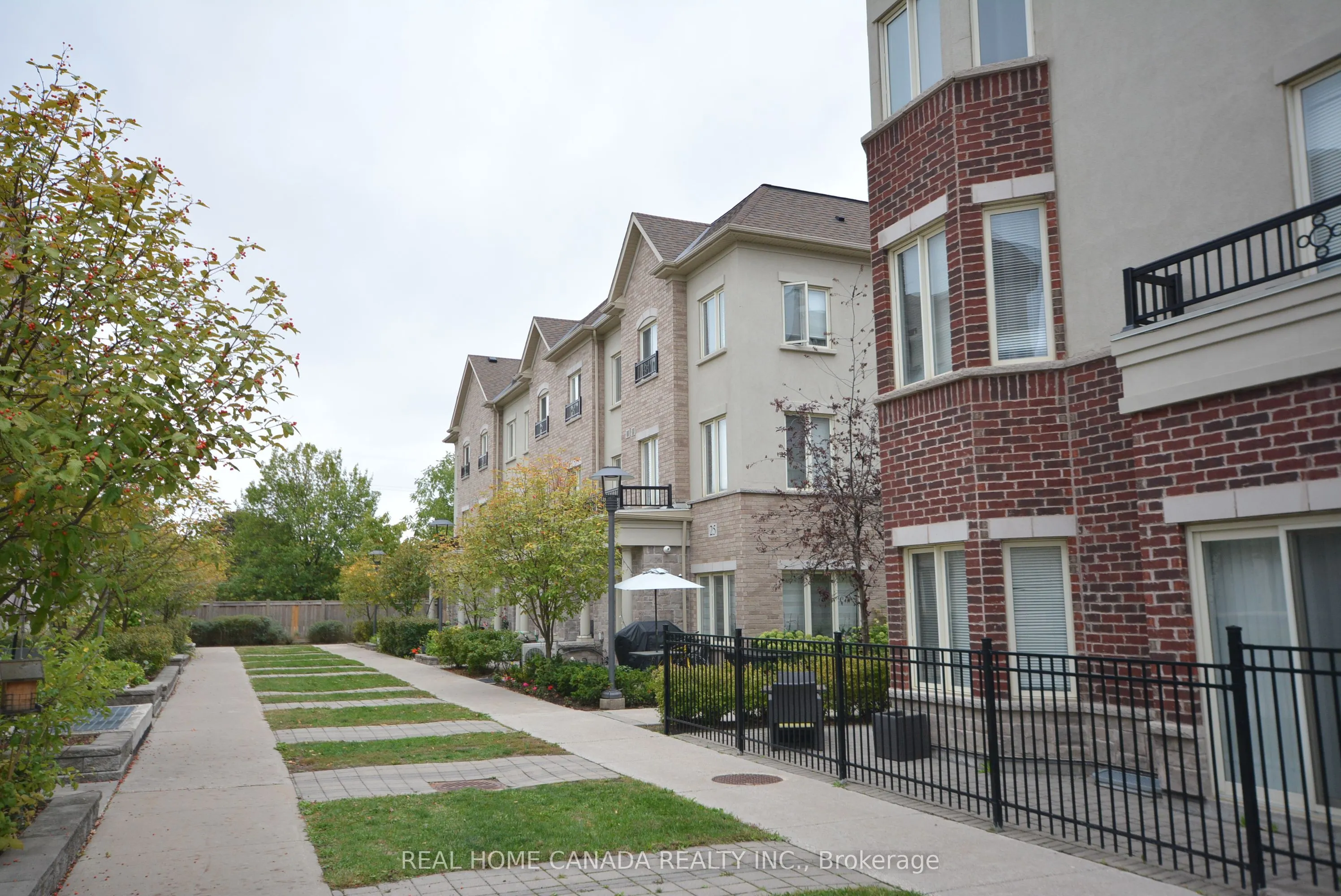 25 Coneflower Crescent, #Th 14