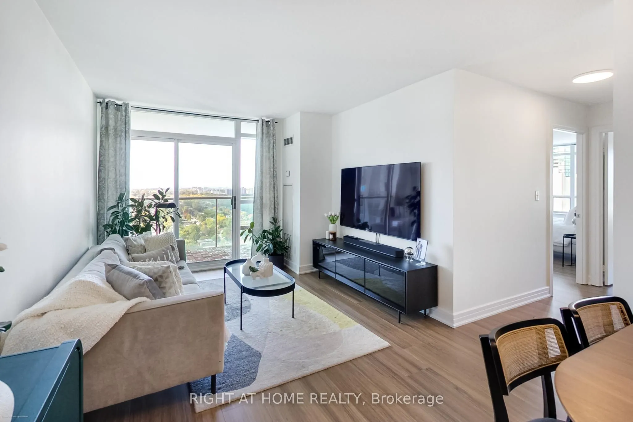 16 Harrison Garden Boulevard, #Lph02