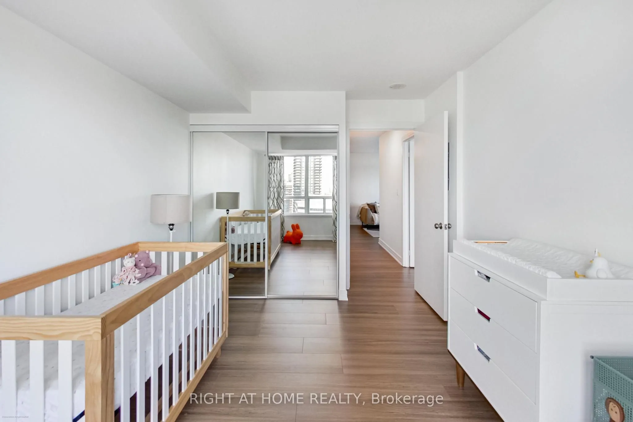16 Harrison Garden Boulevard, #Lph02
