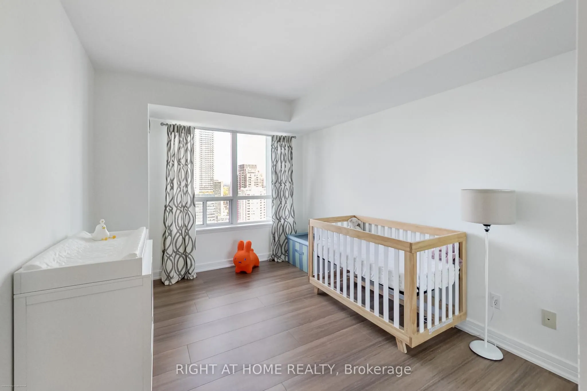 16 Harrison Garden Boulevard, #Lph02