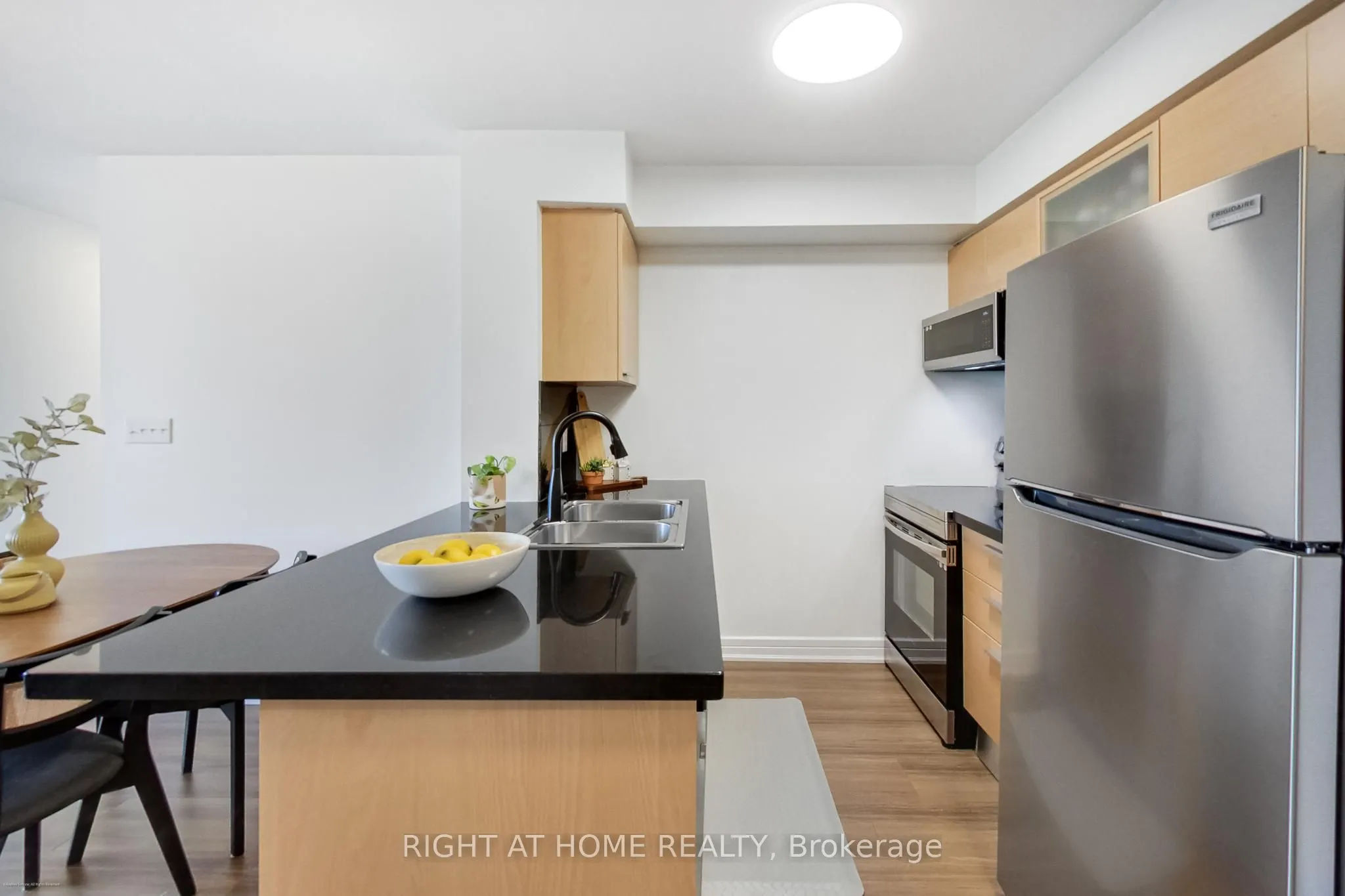16 Harrison Garden Boulevard, #Lph02