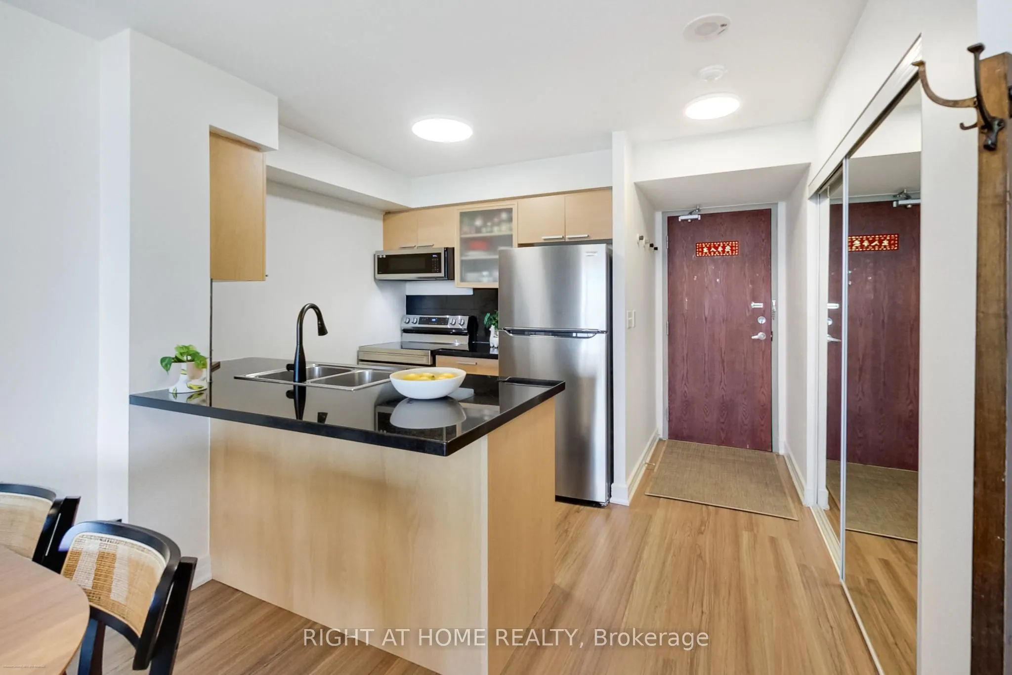 16 Harrison Garden Boulevard, #Lph02