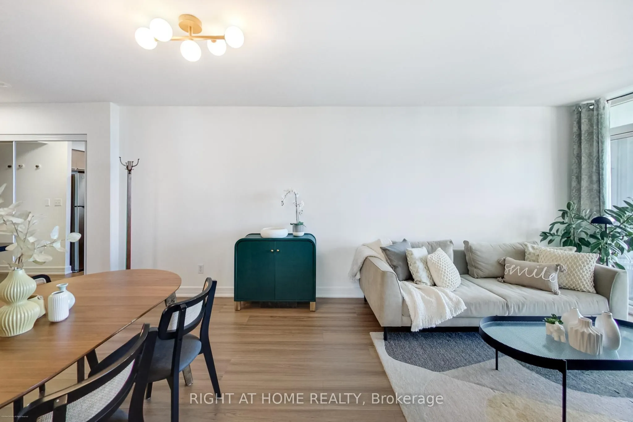 16 Harrison Garden Boulevard, #Lph02