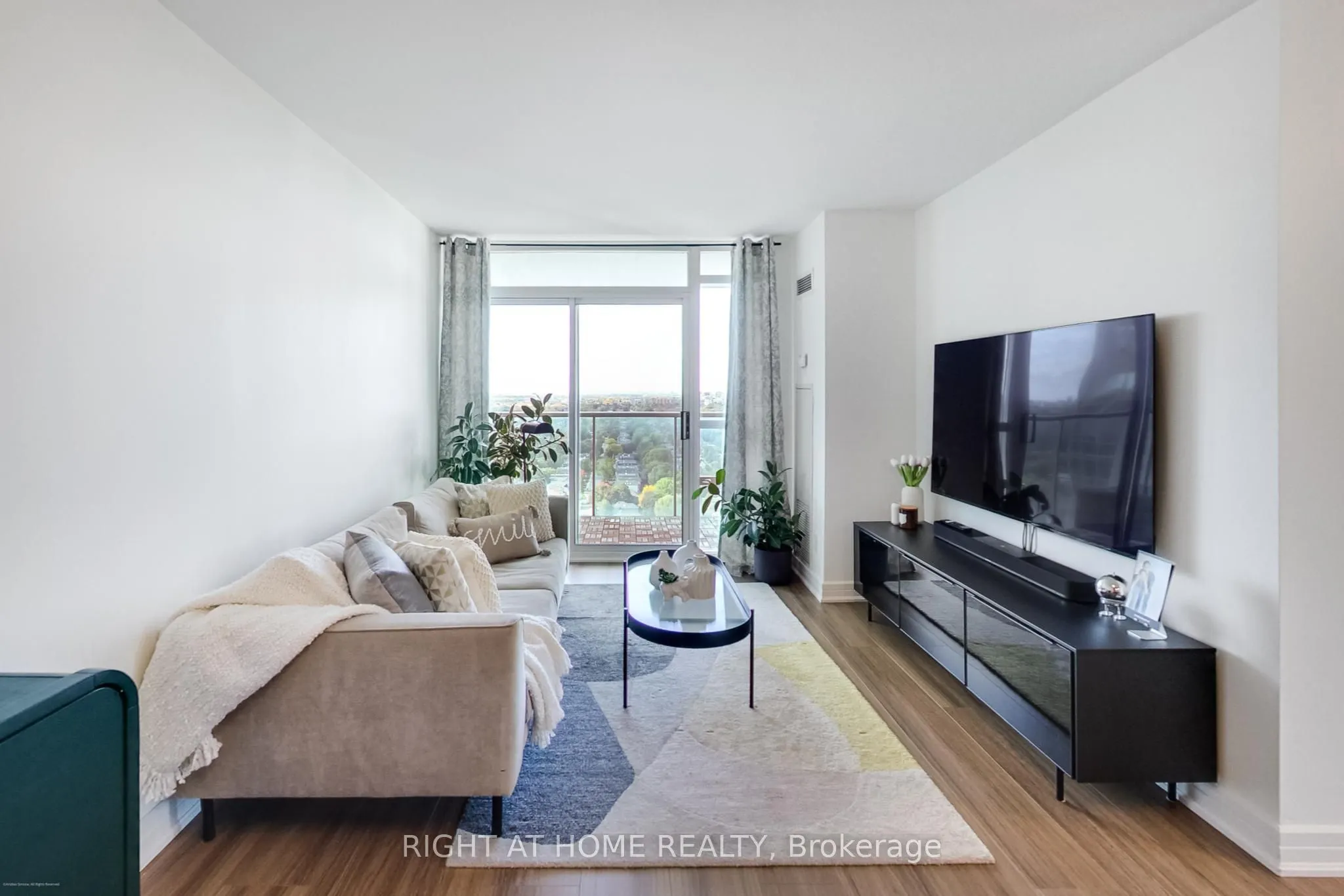 16 Harrison Garden Boulevard, #Lph02