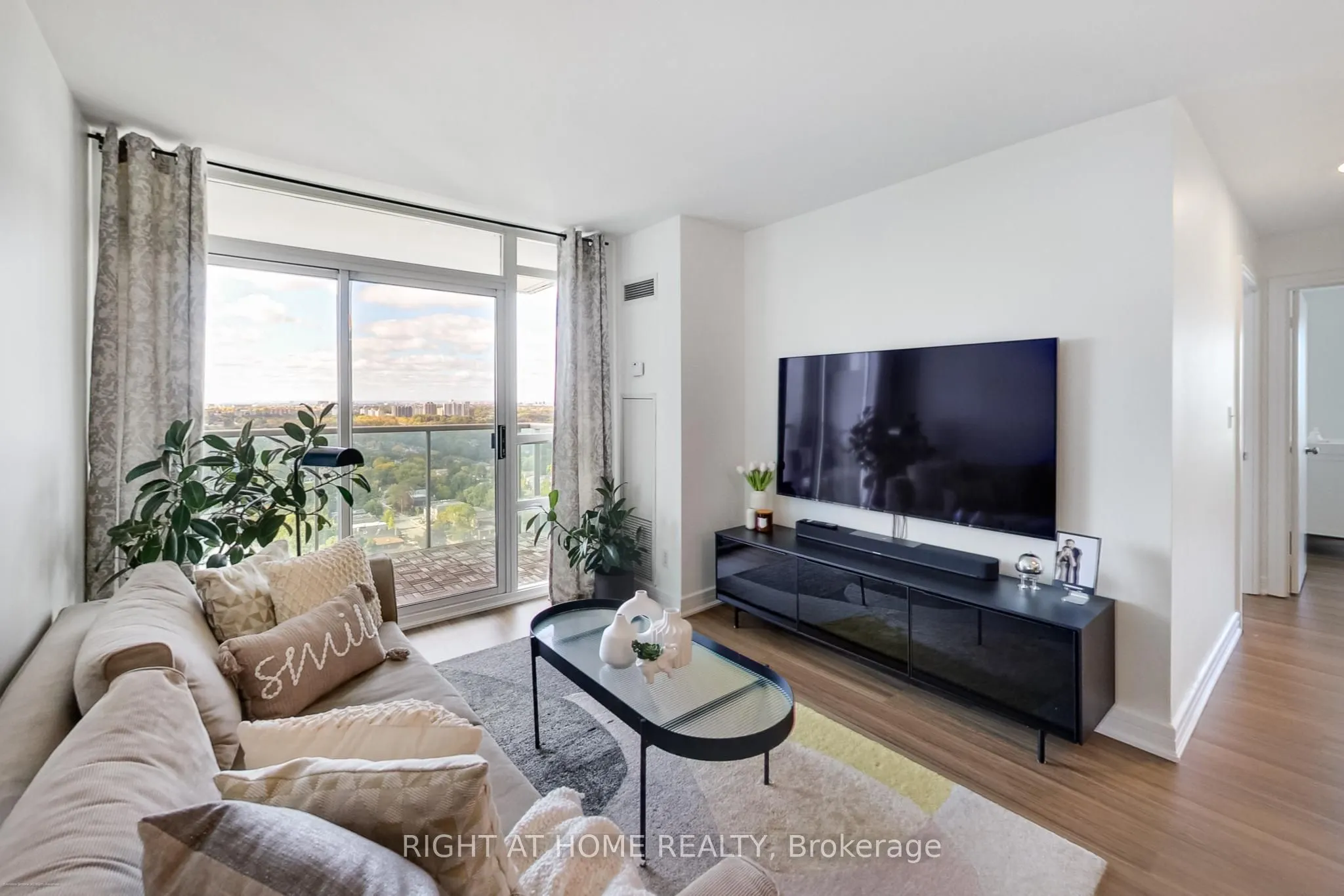 16 Harrison Garden Boulevard, #Lph02
