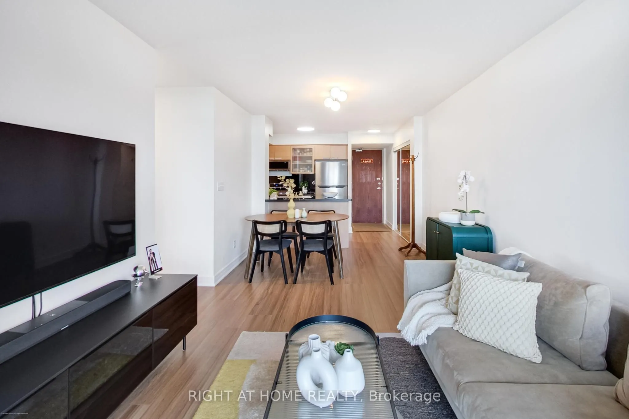 16 Harrison Garden Boulevard, #Lph02
