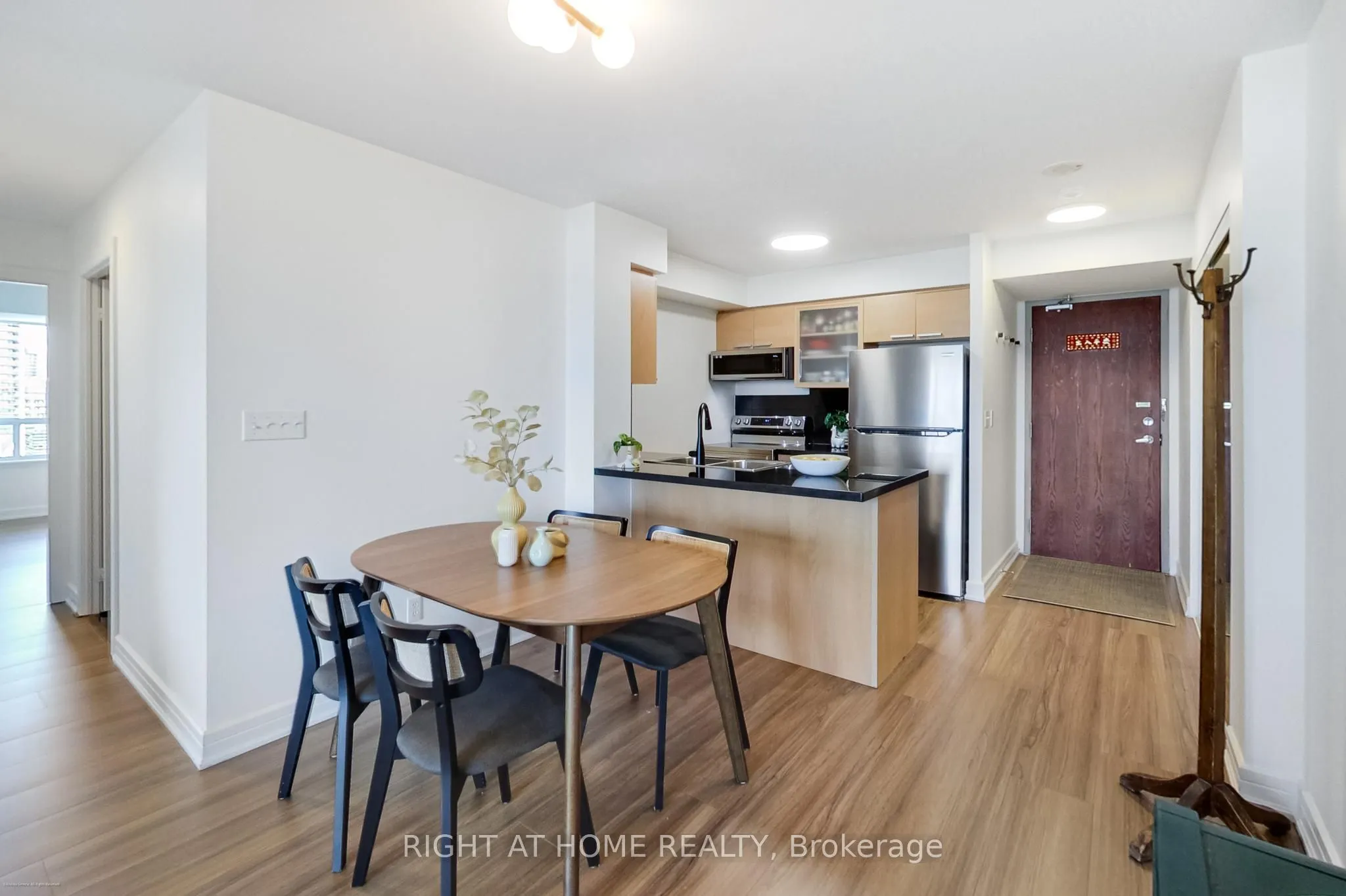 16 Harrison Garden Boulevard, #Lph02