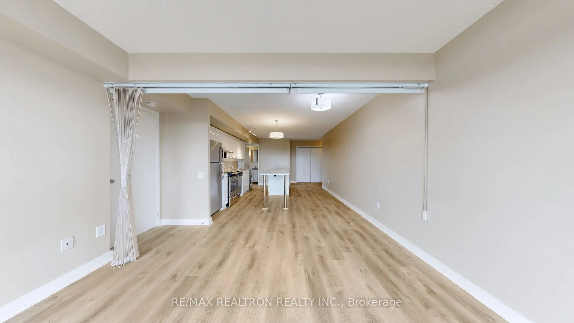 33 Singer Court, #1711