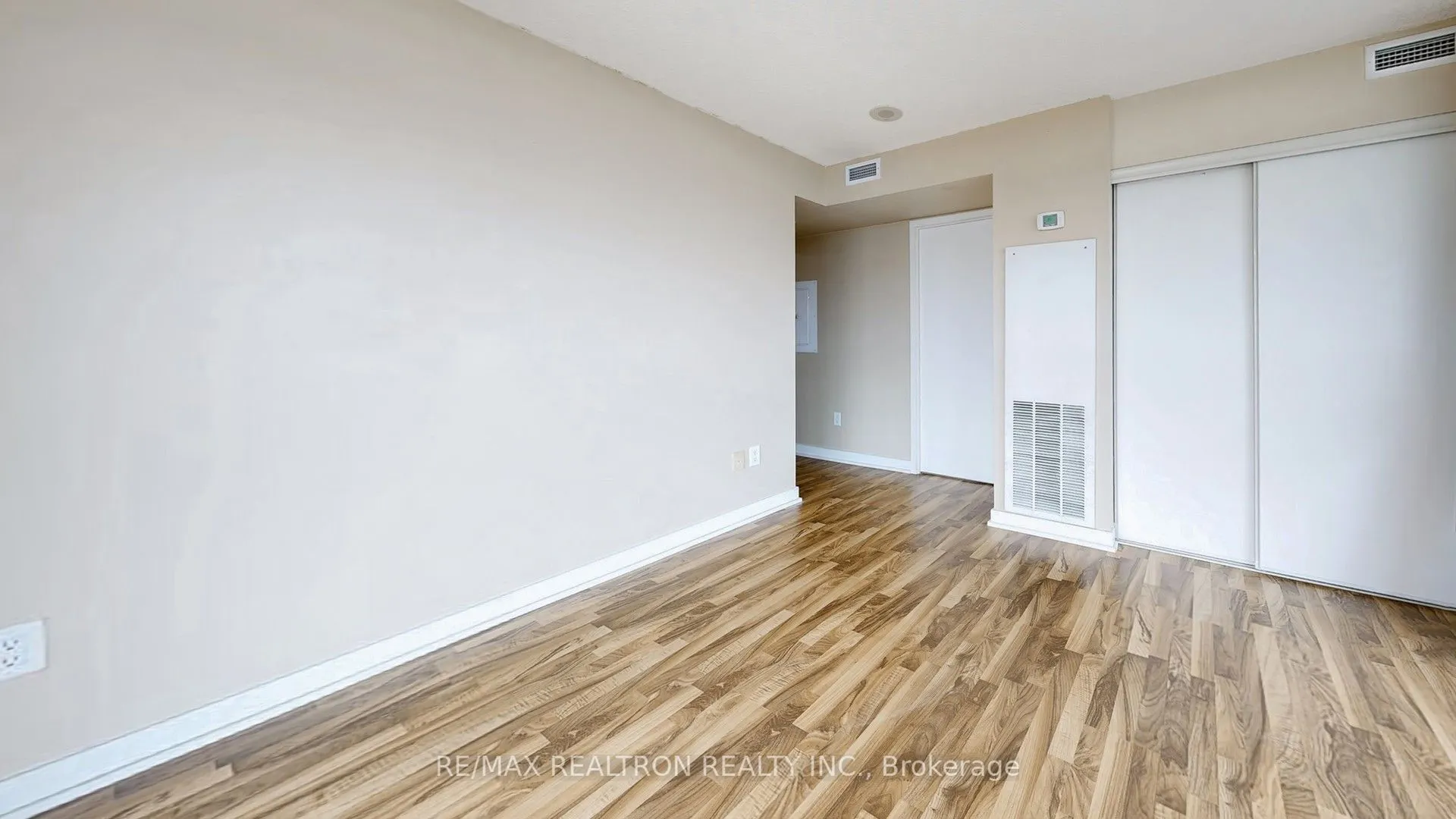 33 Singer Court, #1711